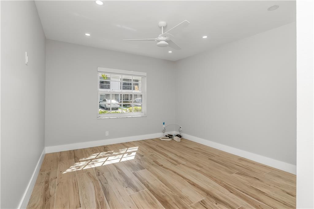 BAY COLONY CLUB - Residential