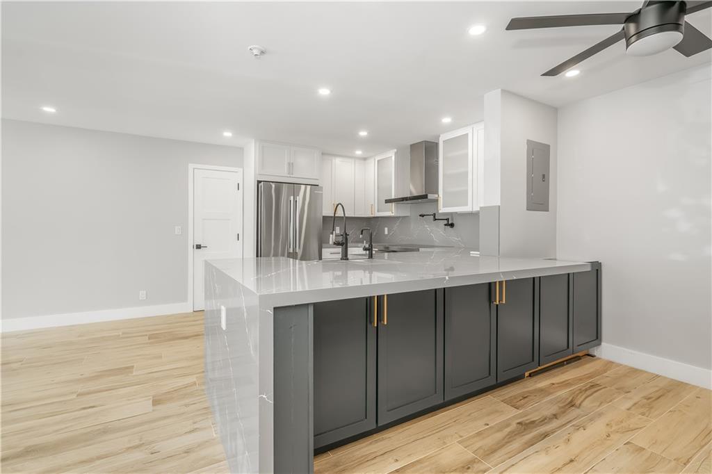 BAY COLONY CLUB - Residential