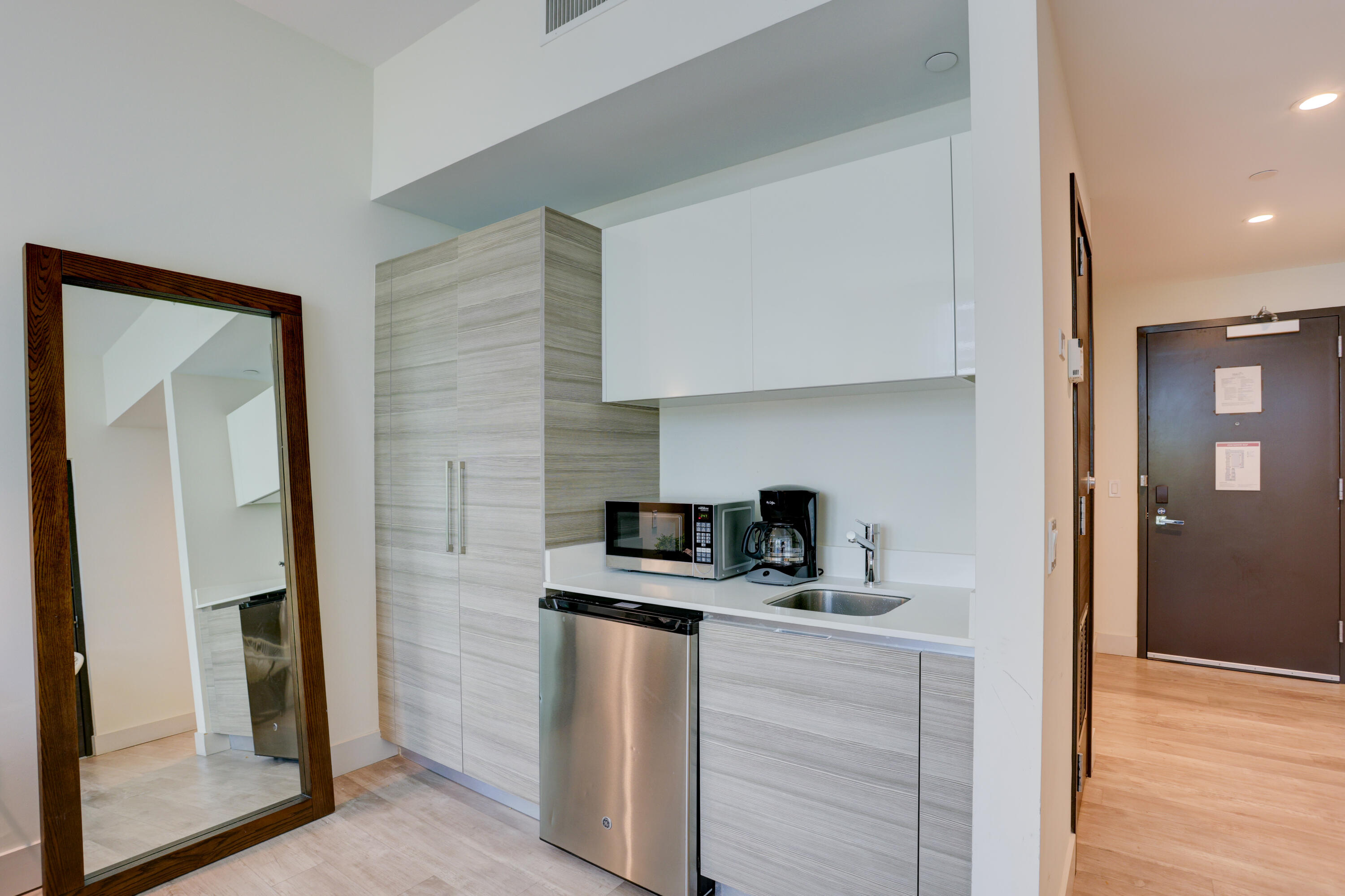 COSTA HOLLYWOOD CONDO - Residential