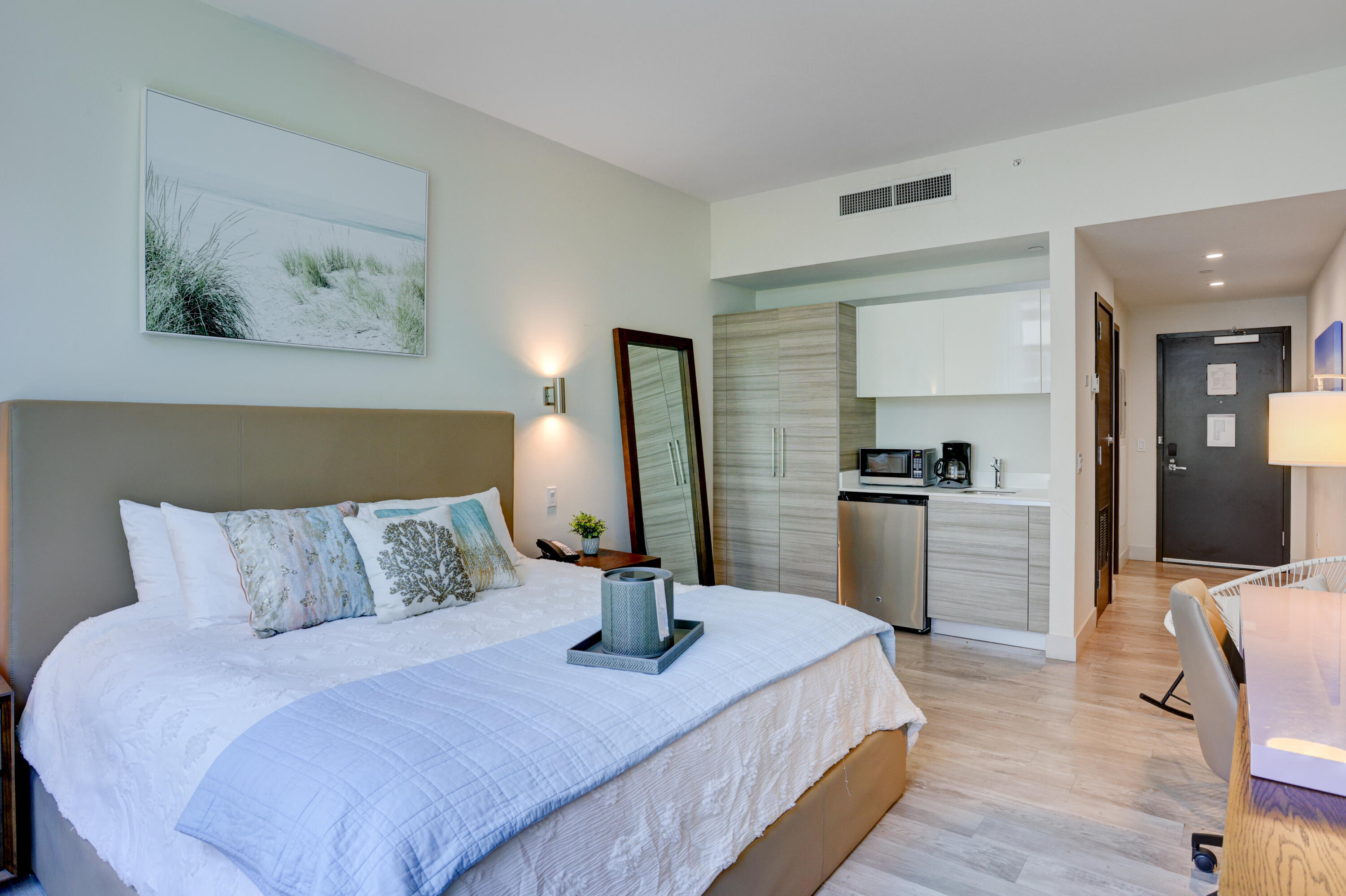 COSTA HOLLYWOOD CONDO - Residential