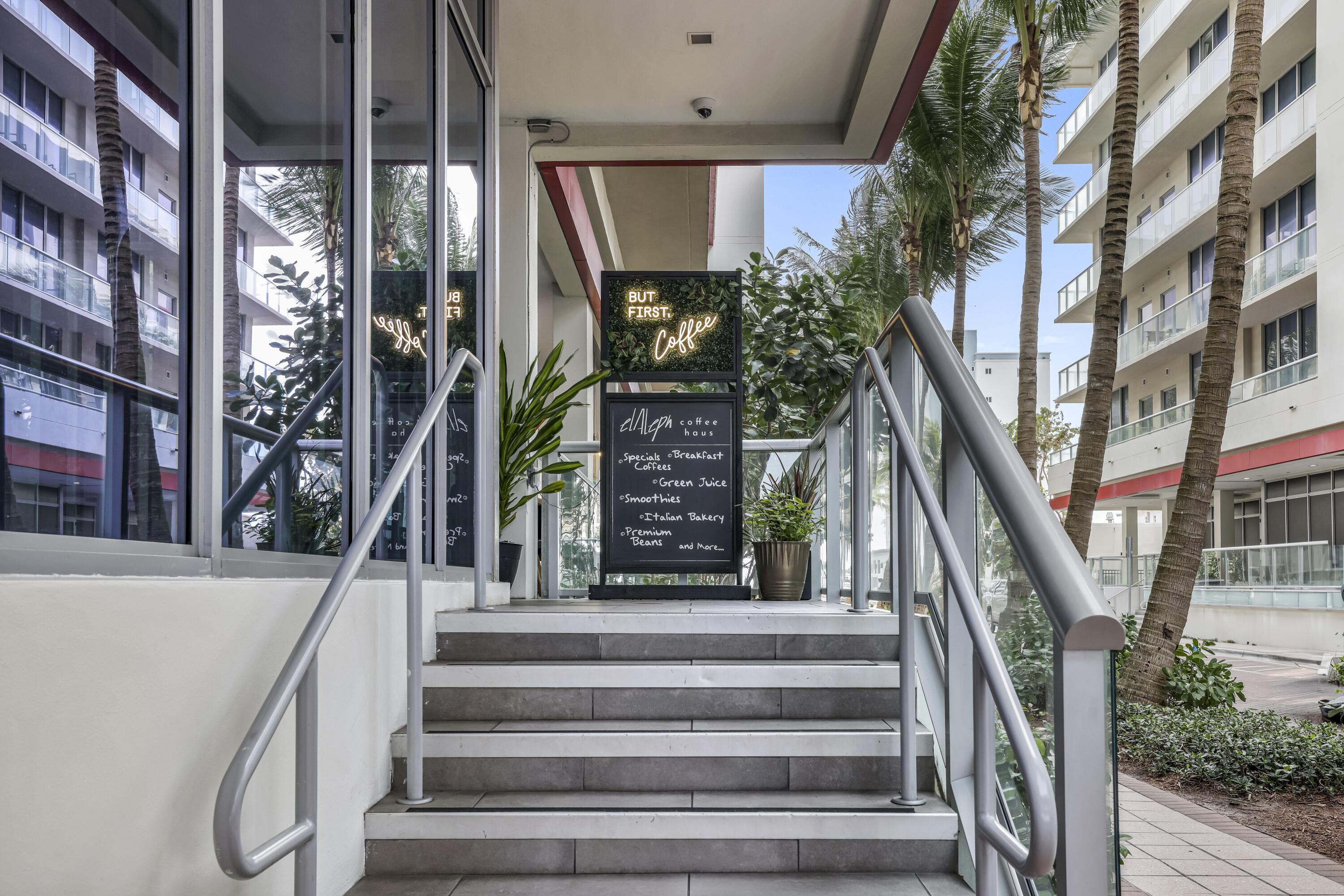 COSTA HOLLYWOOD CONDO - Residential