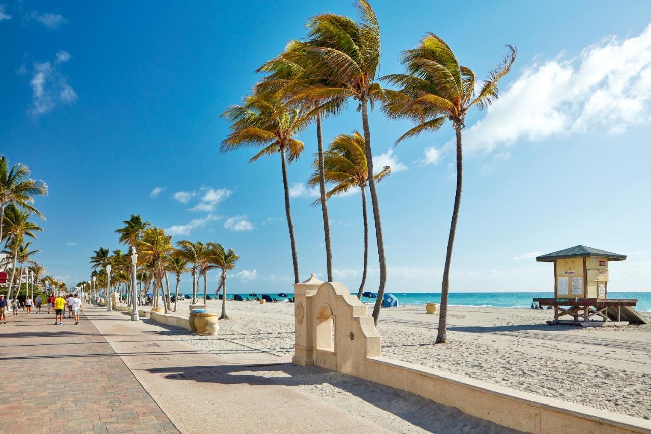 COSTA HOLLYWOOD CONDO - Residential