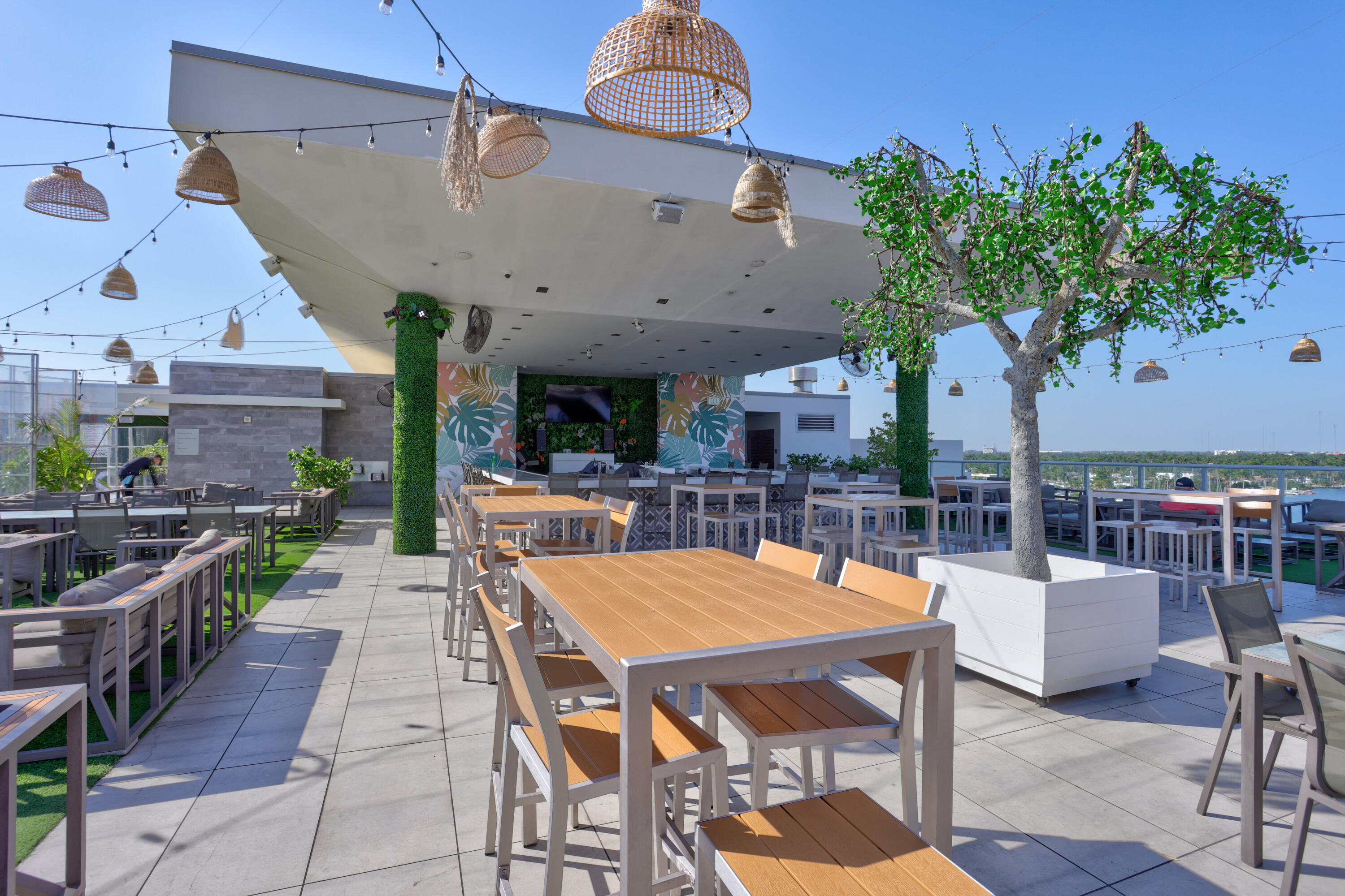 COSTA HOLLYWOOD CONDO - Residential