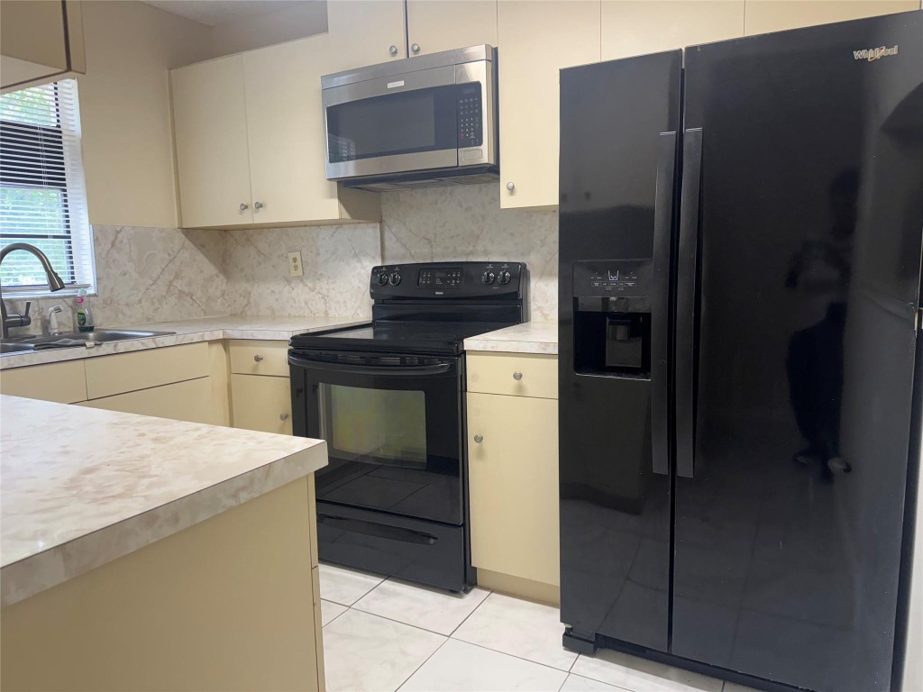 Castlewood 71-37 B - Residential Lease