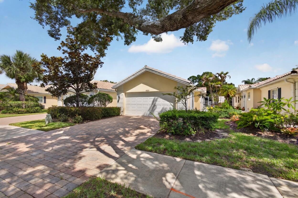 8522 SE Retreat Drive