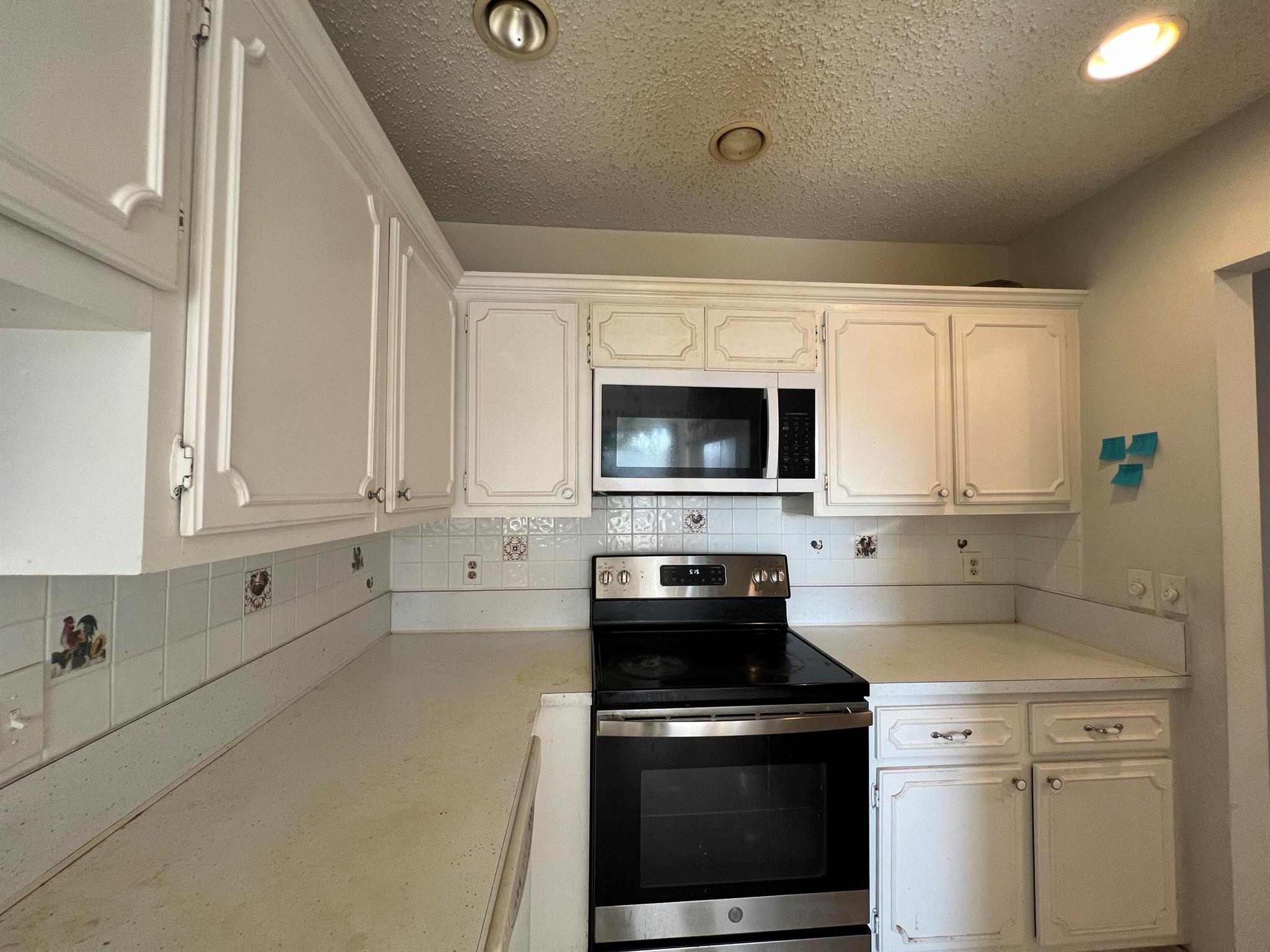 PINES OF DELRAY CONDO - Residential Lease