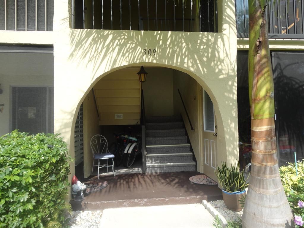 Photo of 309 Pine Ridge Circle Cir #C-2, Green Acres, FL 33463 (MLS # R10604637)