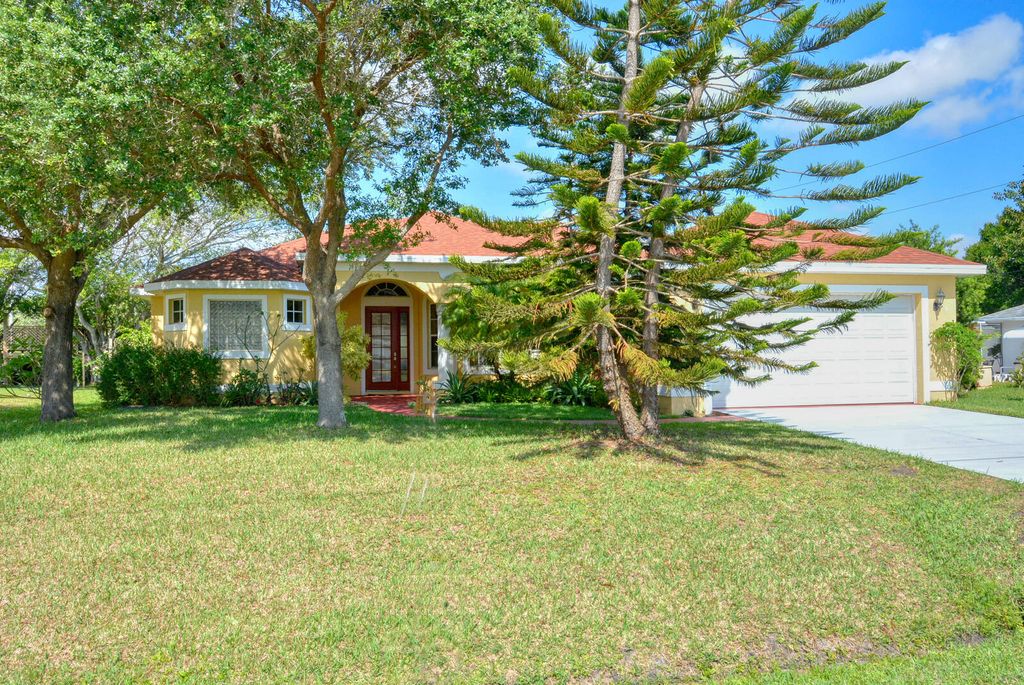 Photo of 2562 SE Perugia Street, Port Saint Lucie, FL 34952 (MLS # R10793283)