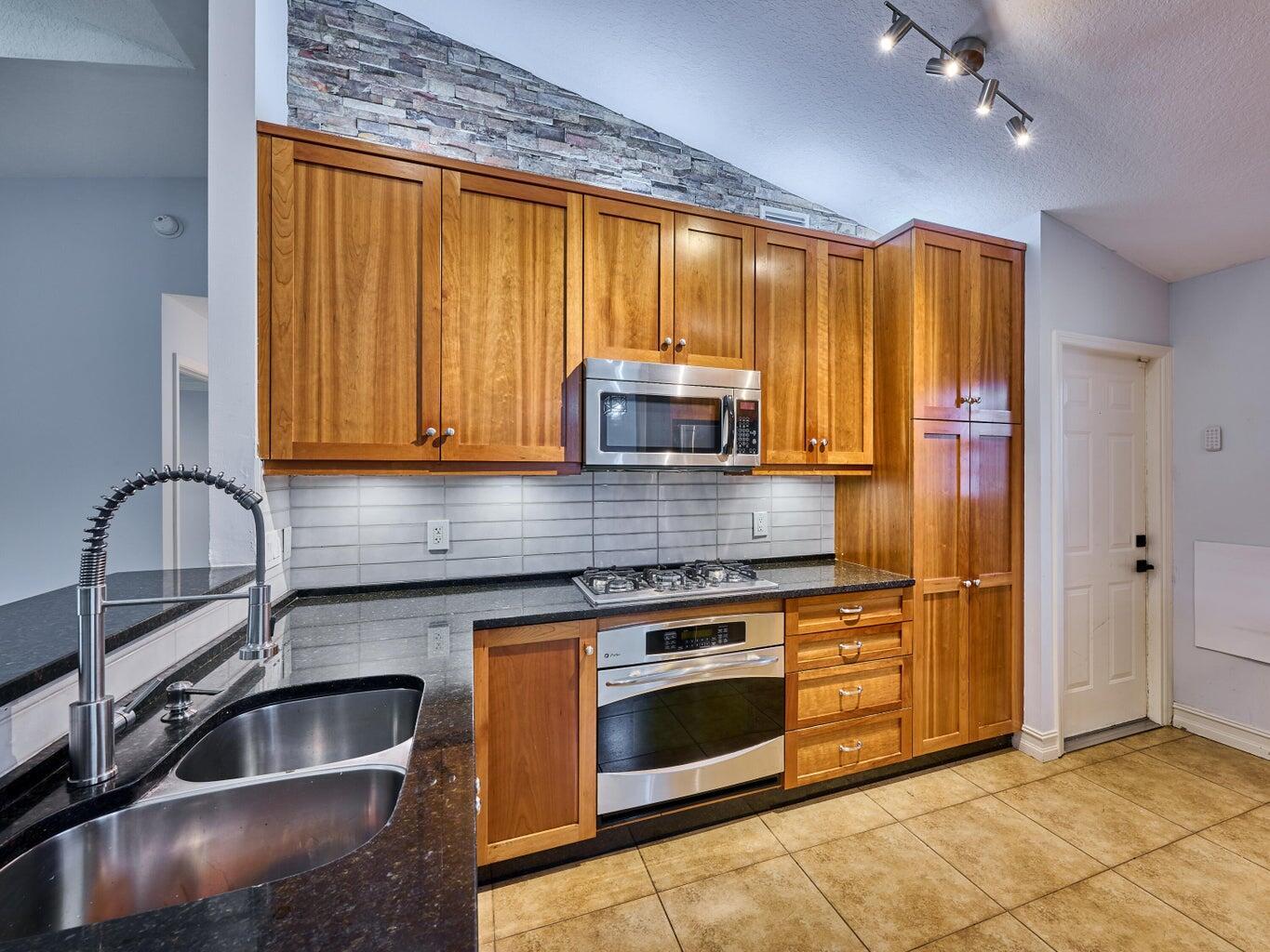 Acreage - Residential Lease