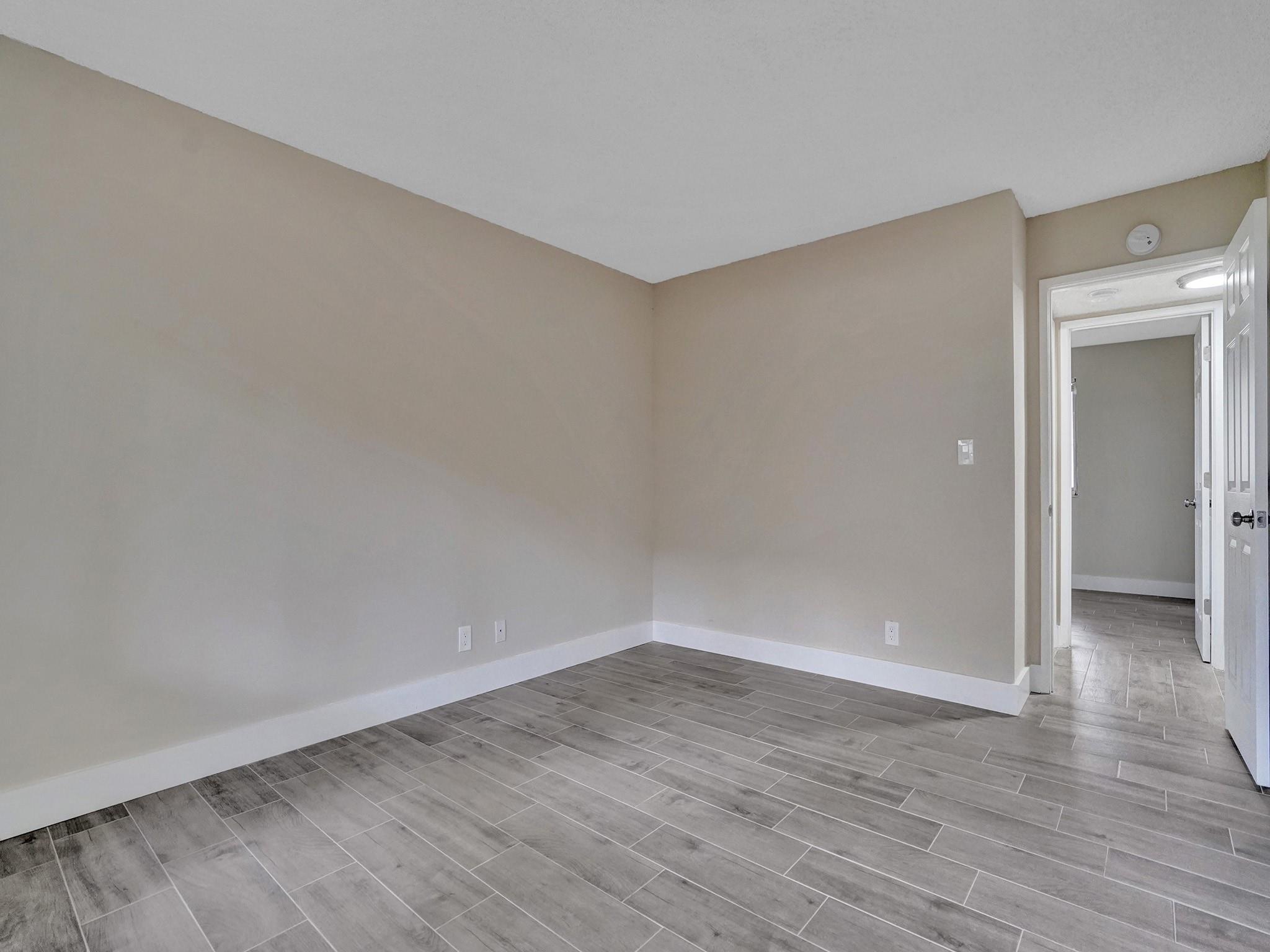 GARDENS NORTH 10 (THE) CO - Residential Lease