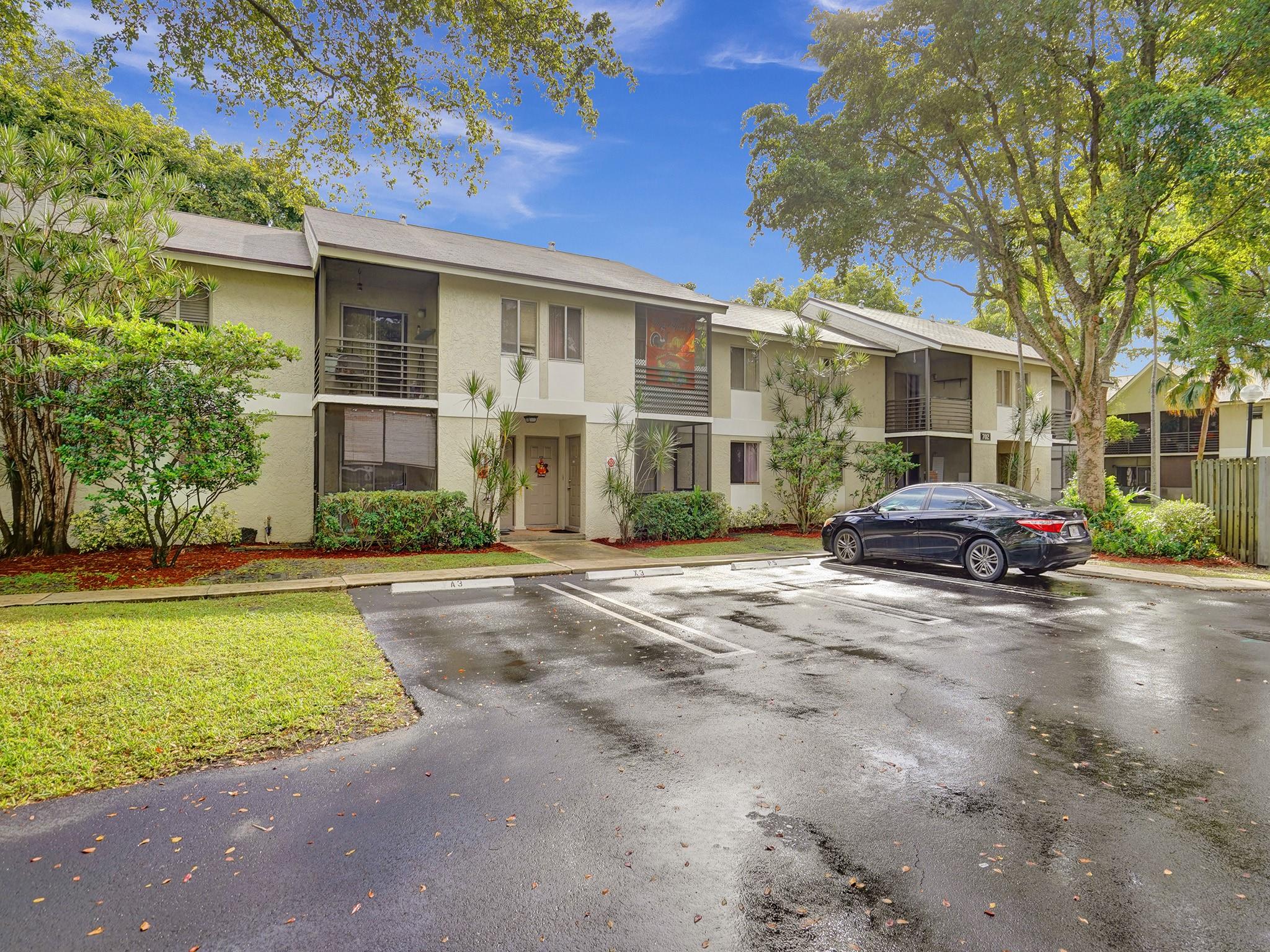 GARDENS NORTH 10 (THE) CO - Residential Lease