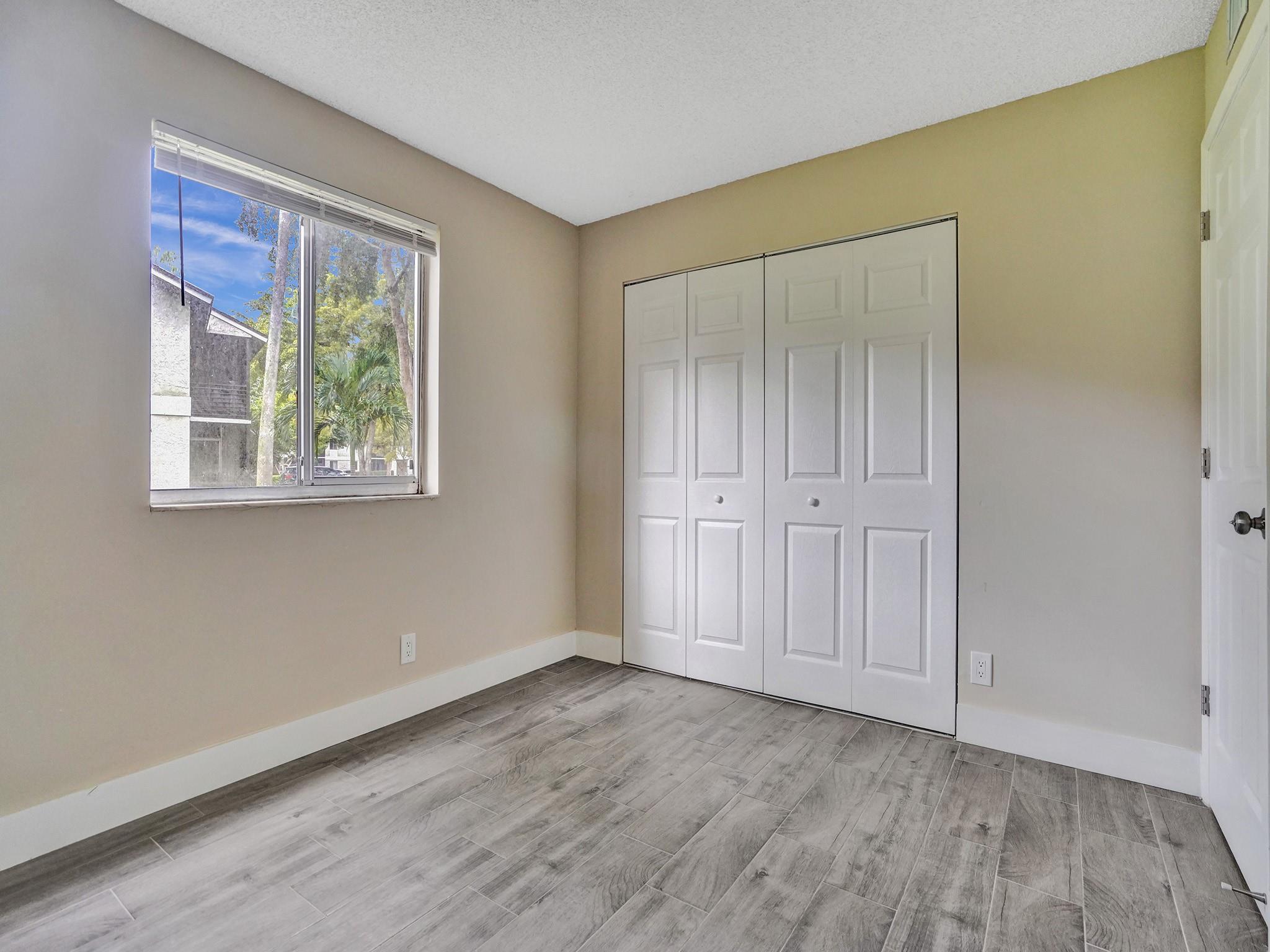 GARDENS NORTH 10 (THE) CO - Residential Lease