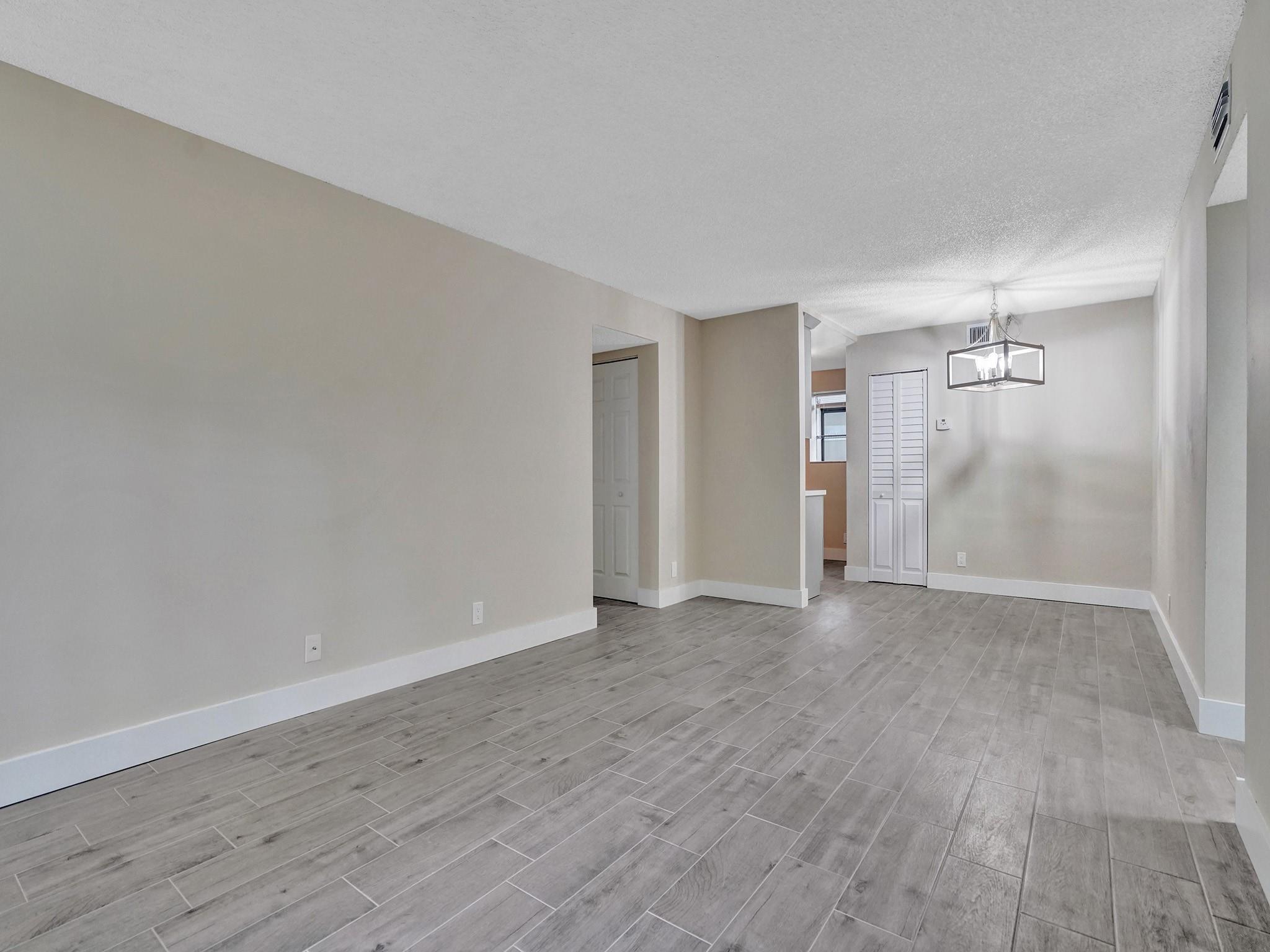 GARDENS NORTH 10 (THE) CO - Residential Lease