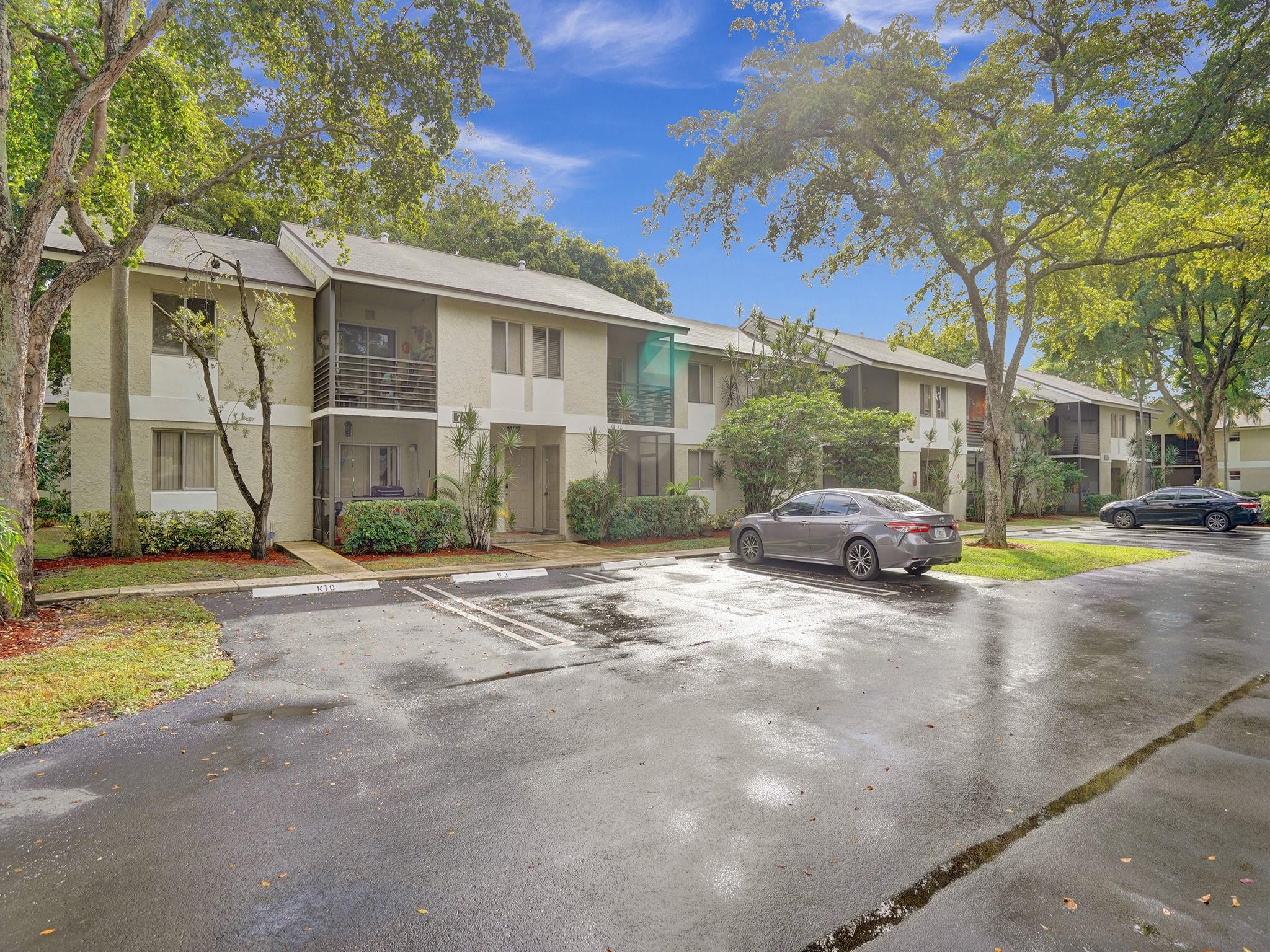 GARDENS NORTH 10 (THE) CO - Residential Lease