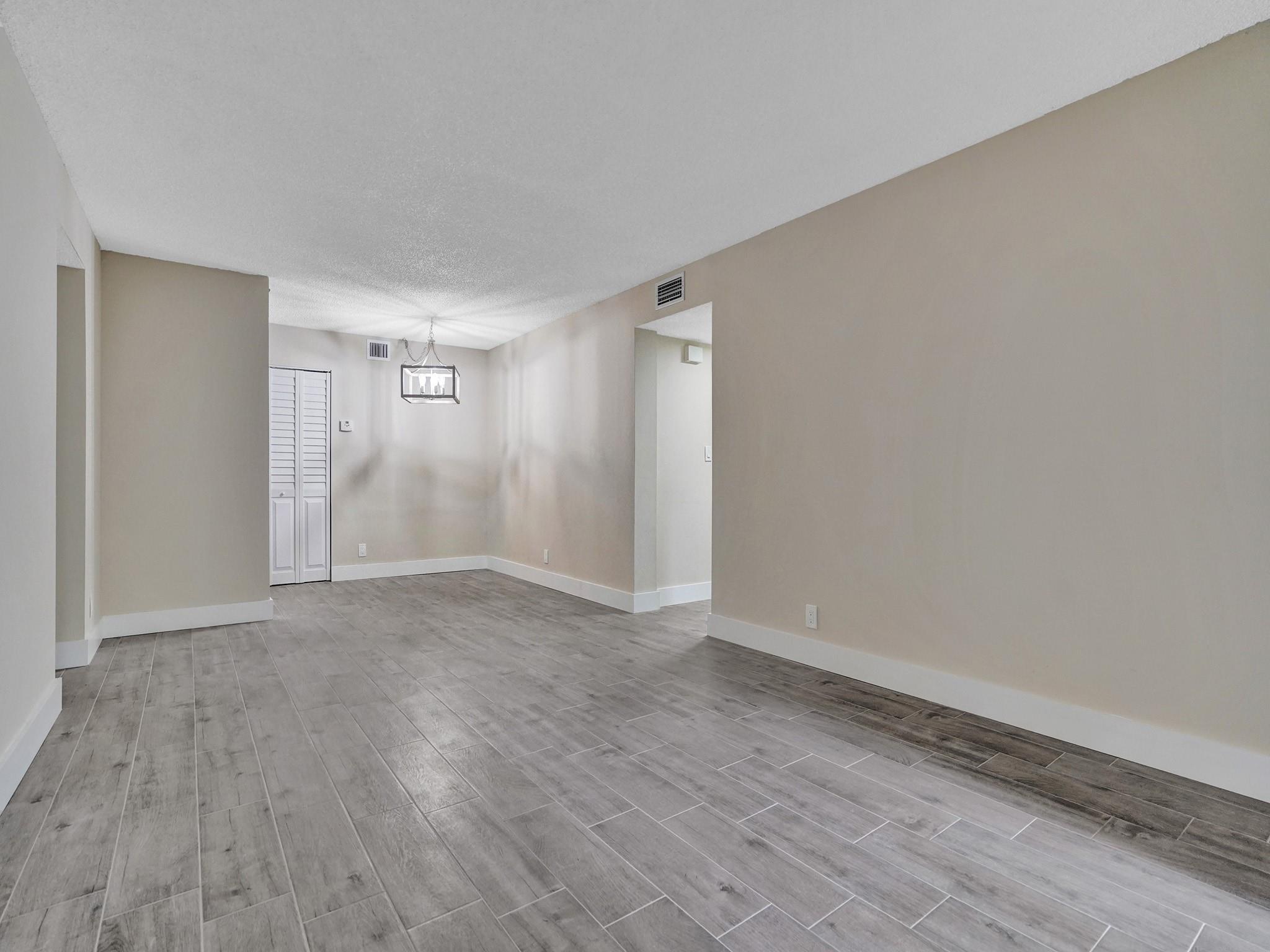 GARDENS NORTH 10 (THE) CO - Residential Lease