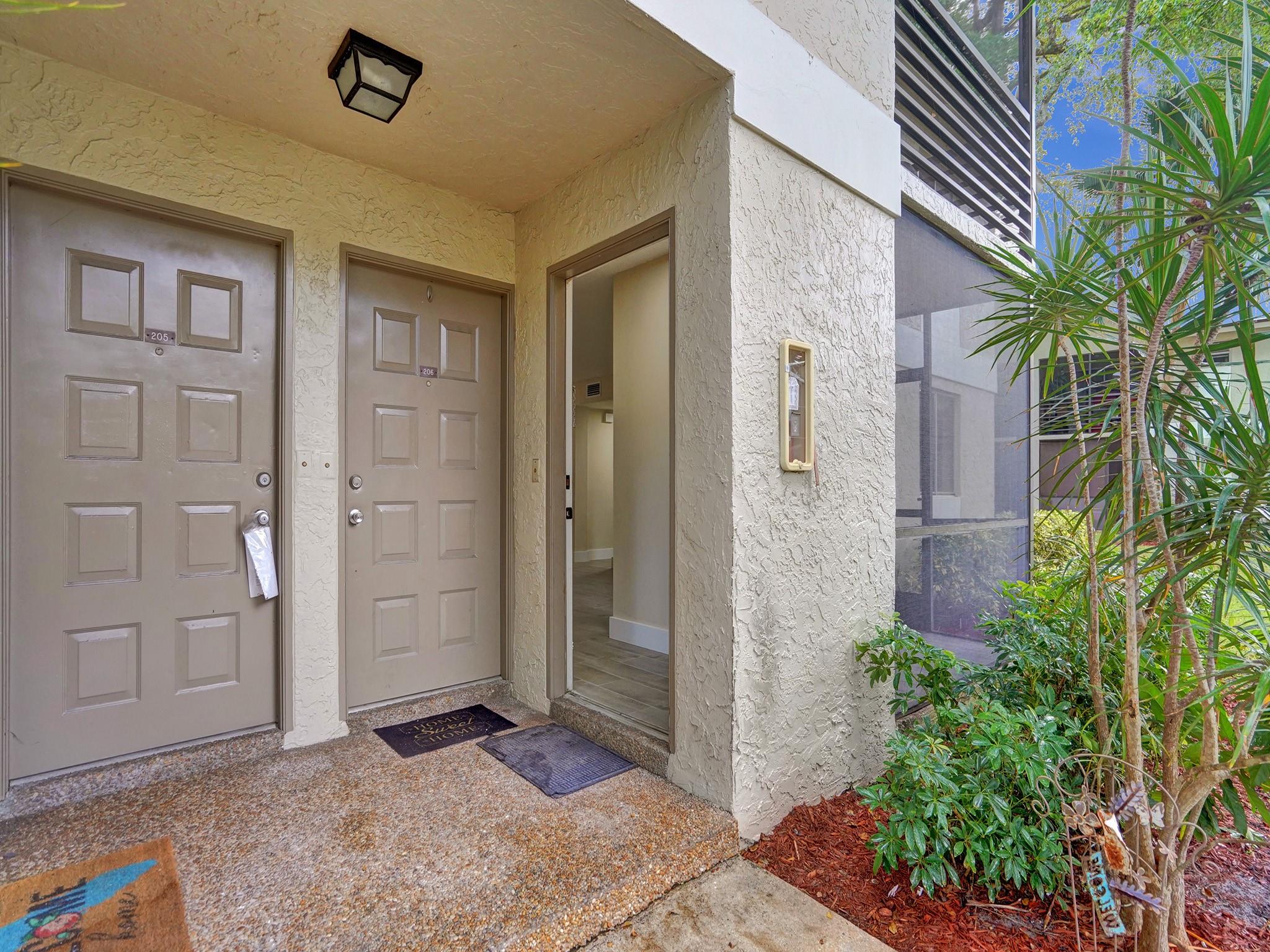 GARDENS NORTH 10 (THE) CO - Residential Lease