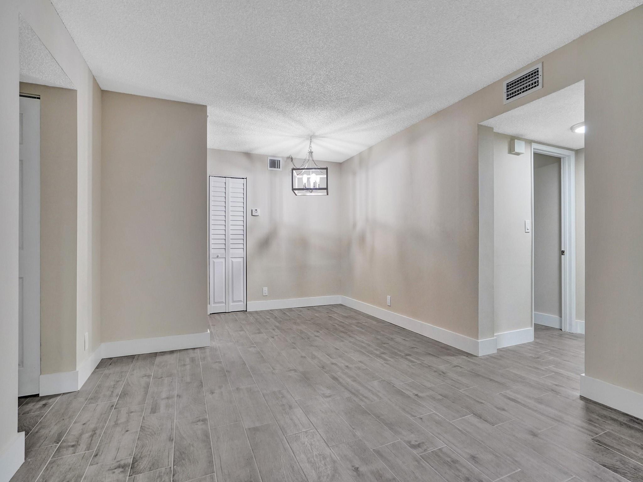 GARDENS NORTH 10 (THE) CO - Residential Lease