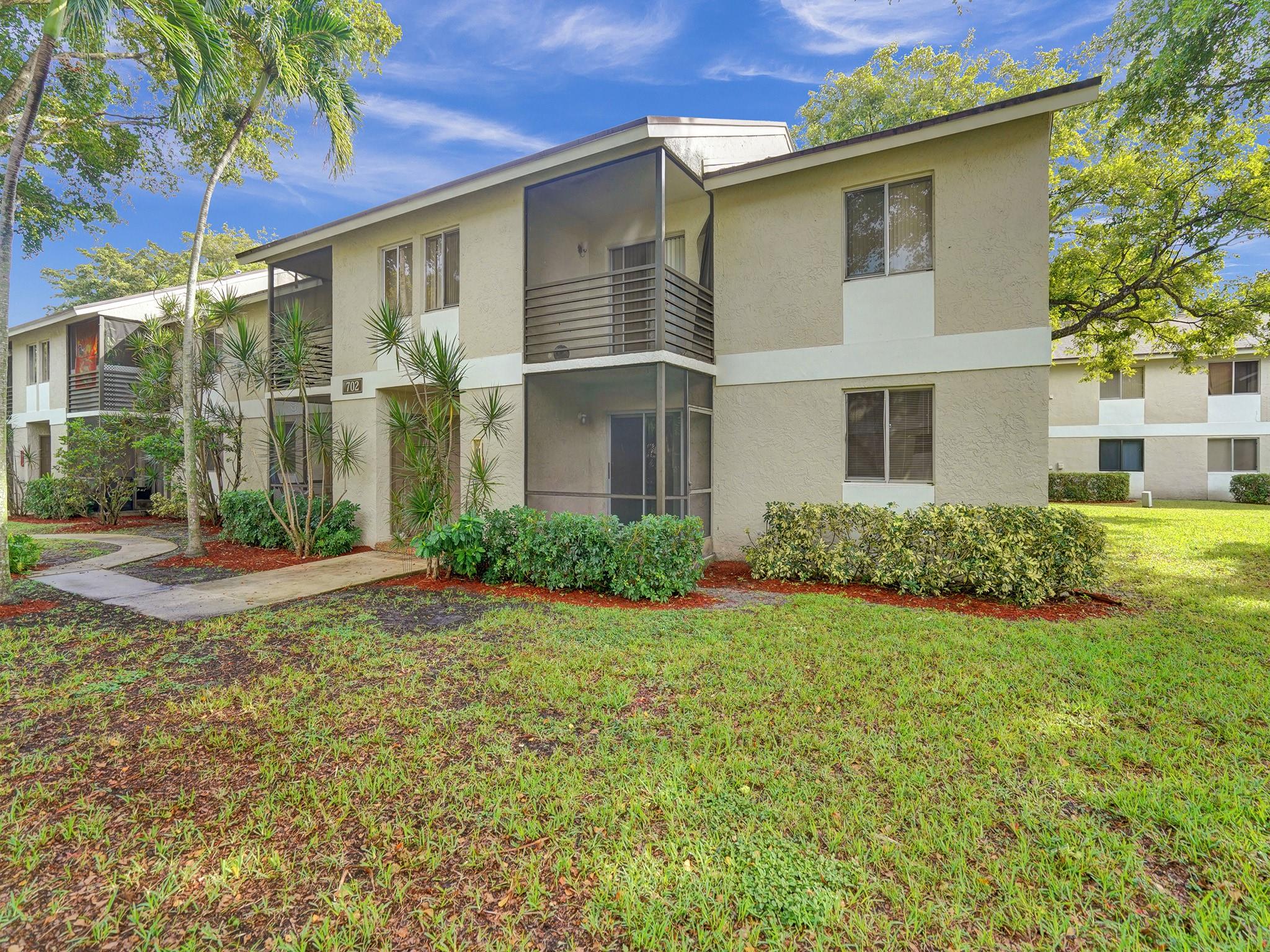 GARDENS NORTH 10 (THE) CO - Residential Lease