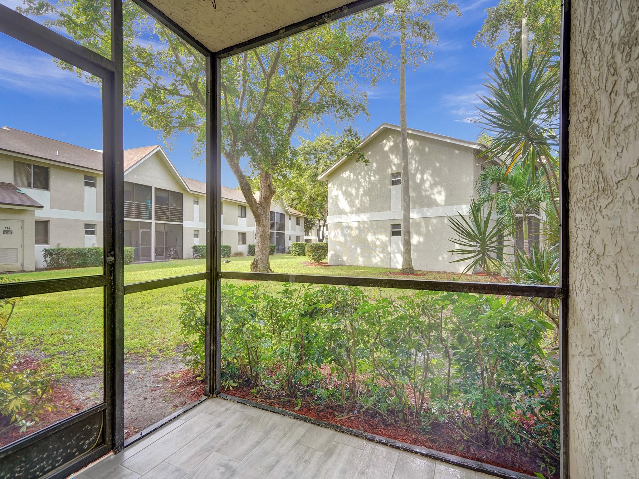 GARDENS NORTH 10 (THE) CO - Residential Lease