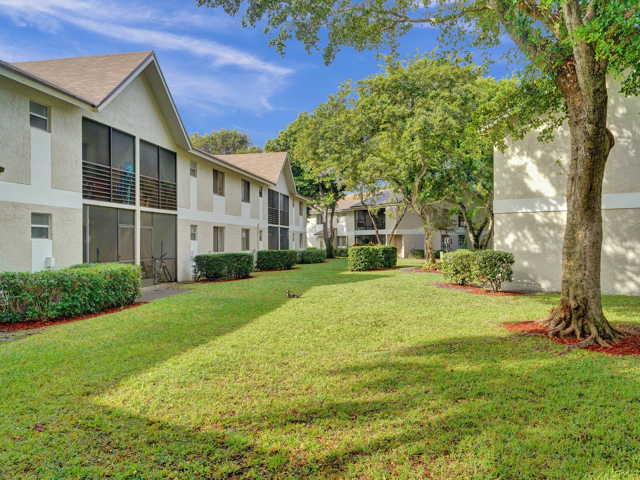 GARDENS NORTH 10 (THE) CO - Residential Lease