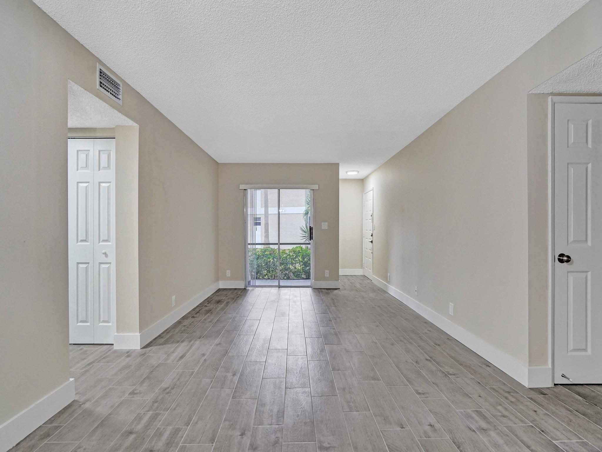 GARDENS NORTH 10 (THE) CO - Residential Lease