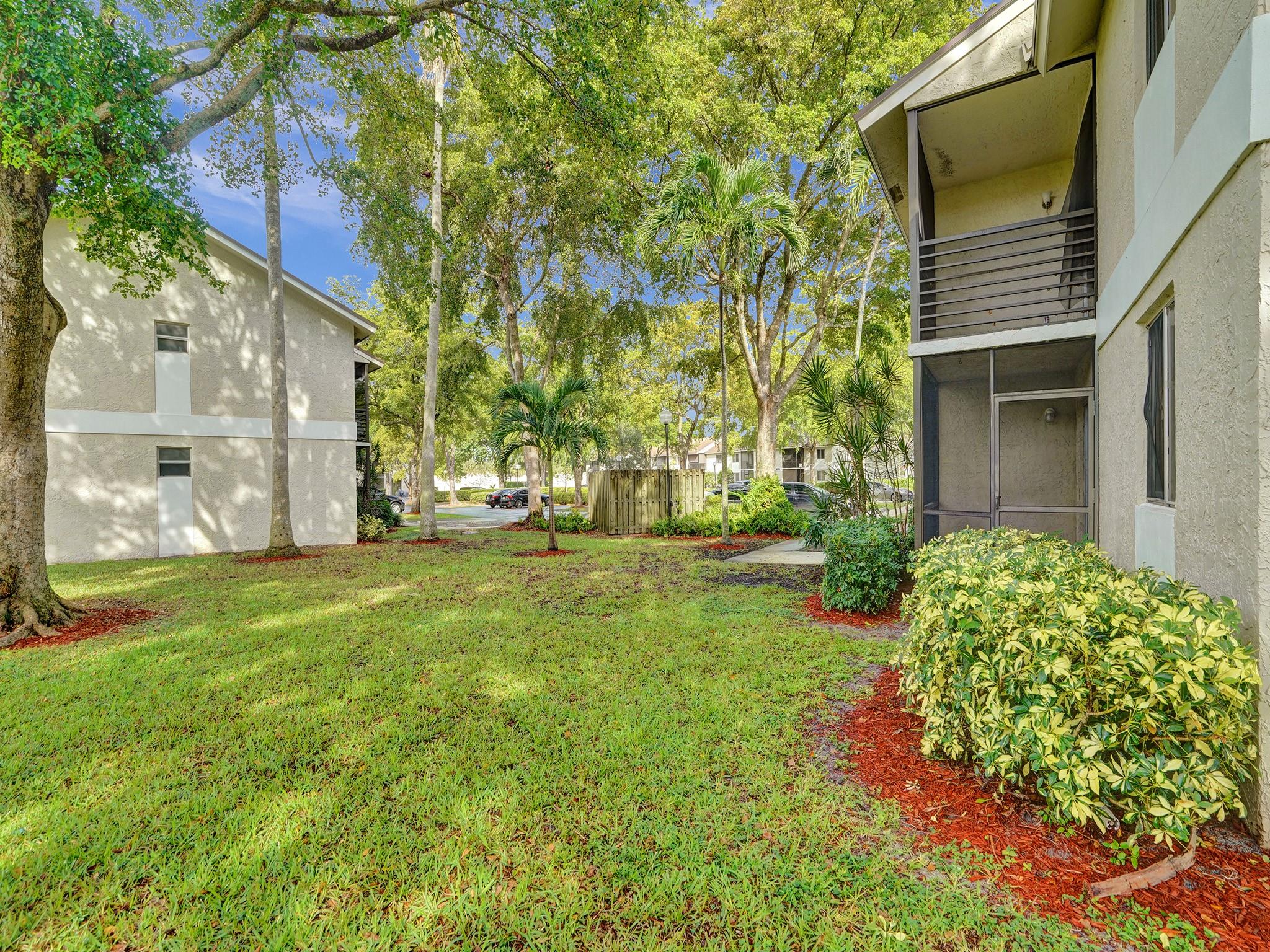 GARDENS NORTH 10 (THE) CO - Residential Lease