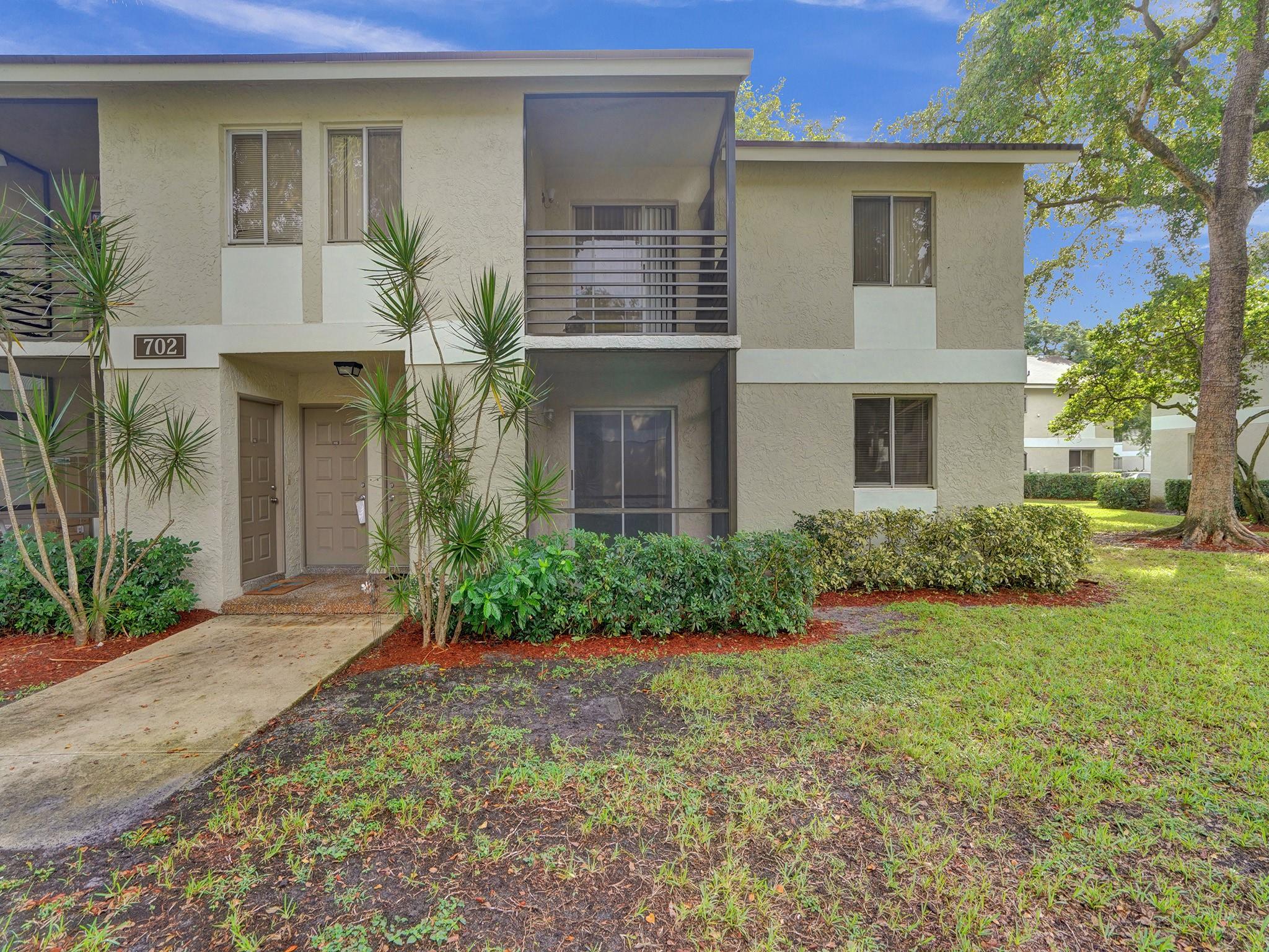 GARDENS NORTH 10 (THE) CO - Residential Lease