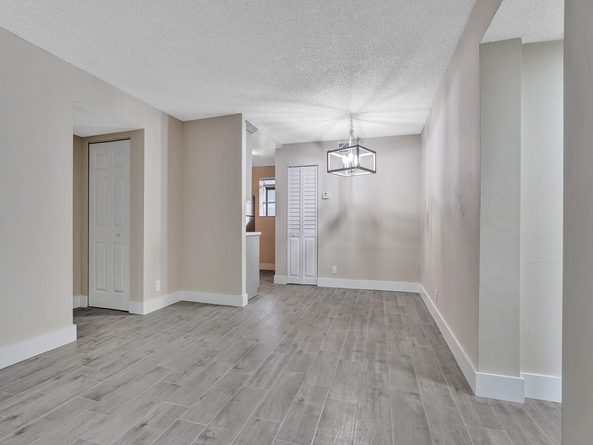 GARDENS NORTH 10 (THE) CO - Residential Lease