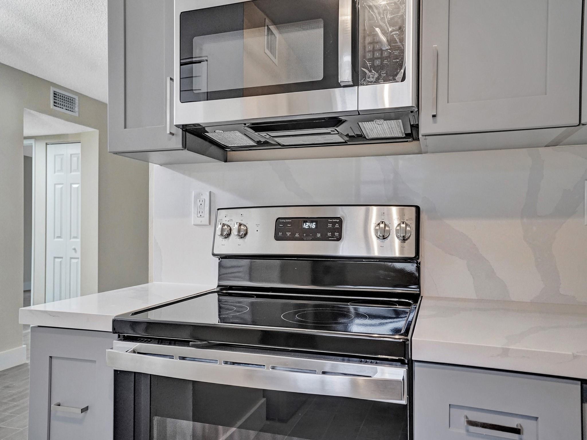 GARDENS NORTH 10 (THE) CO - Residential Lease