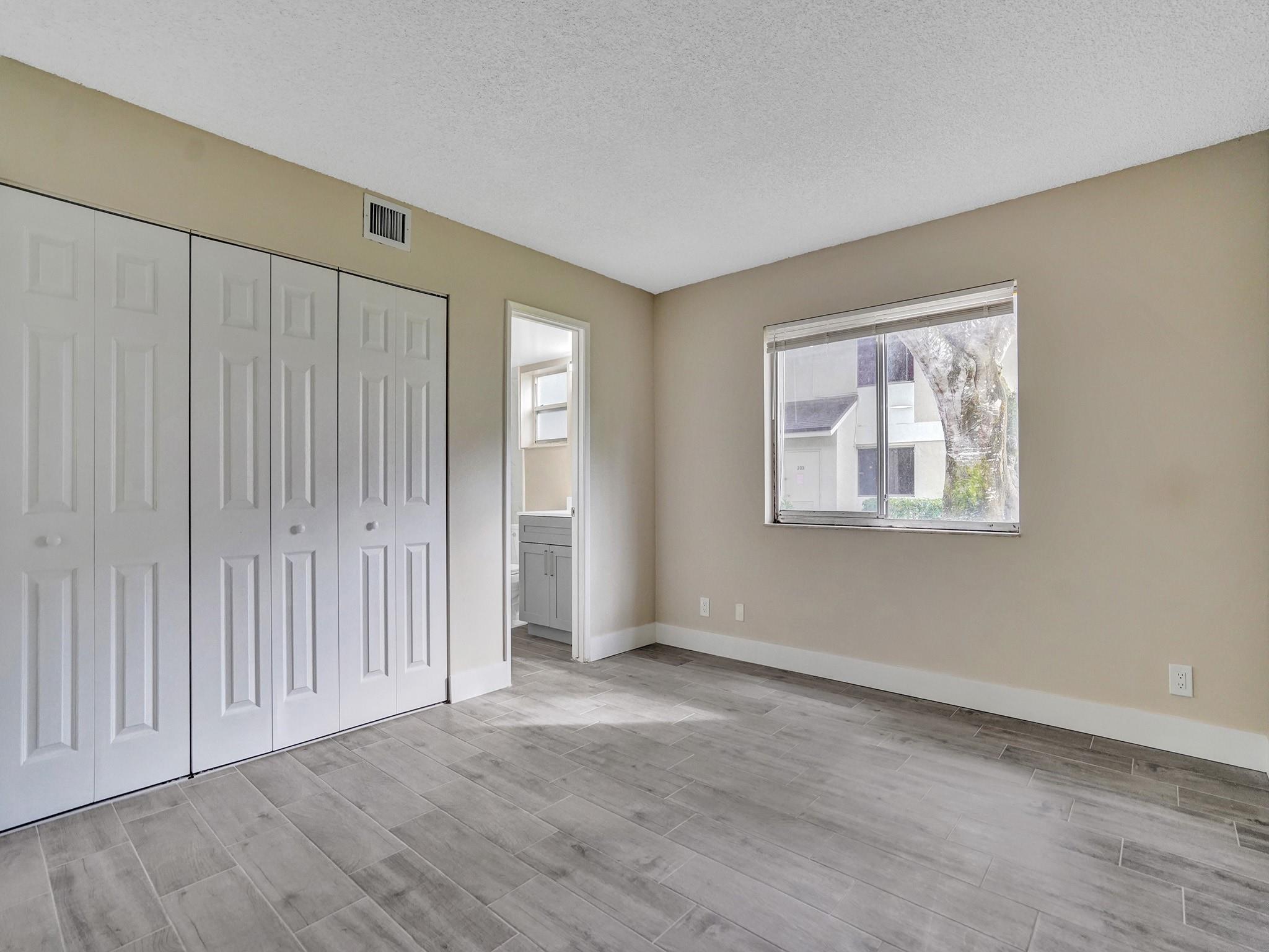 GARDENS NORTH 10 (THE) CO - Residential Lease