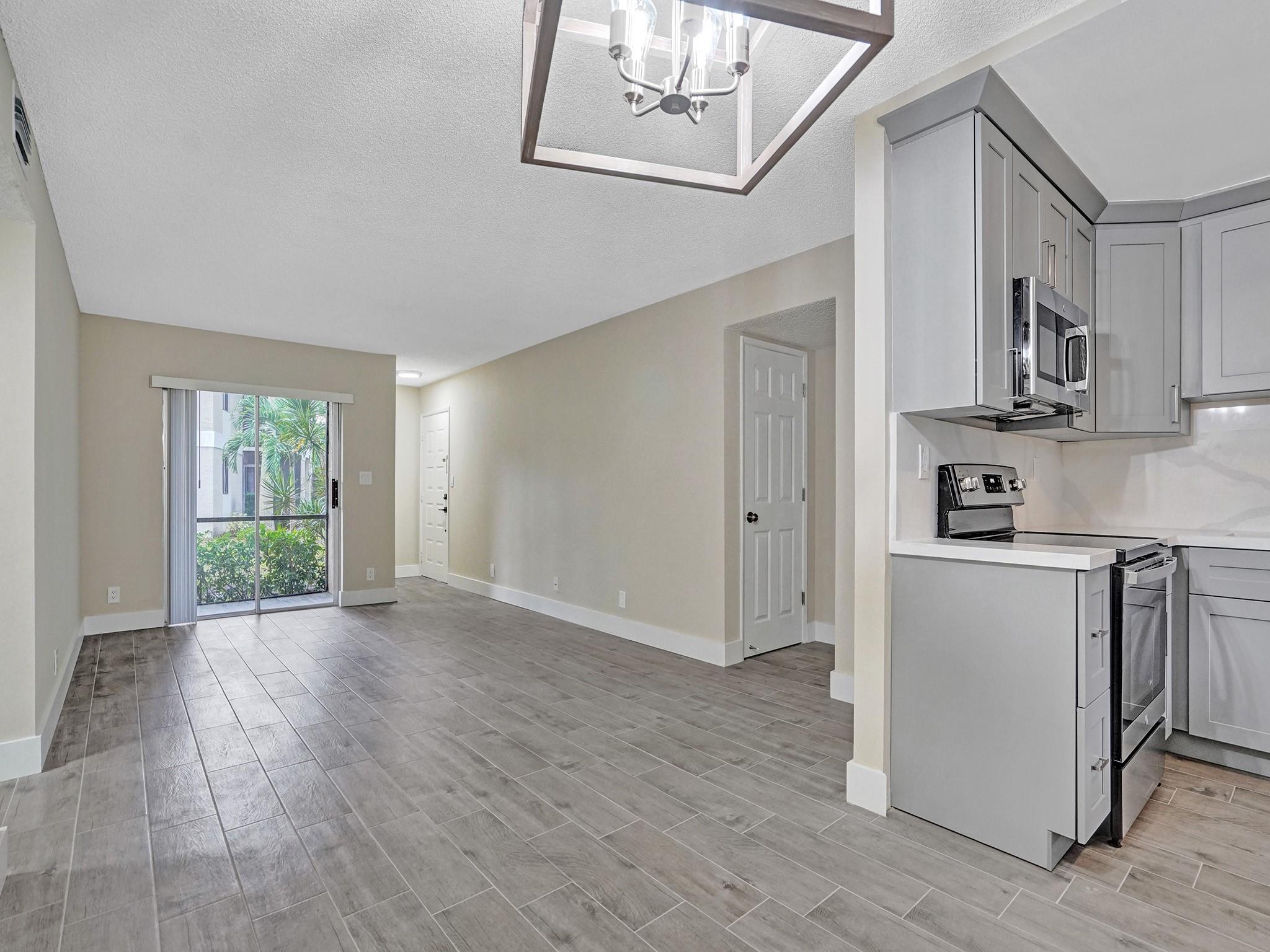 GARDENS NORTH 10 (THE) CO - Residential Lease