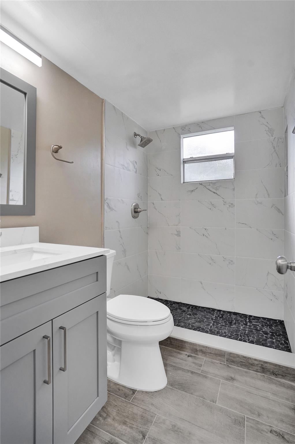 GARDENS NORTH 10 (THE) CO - Residential Lease