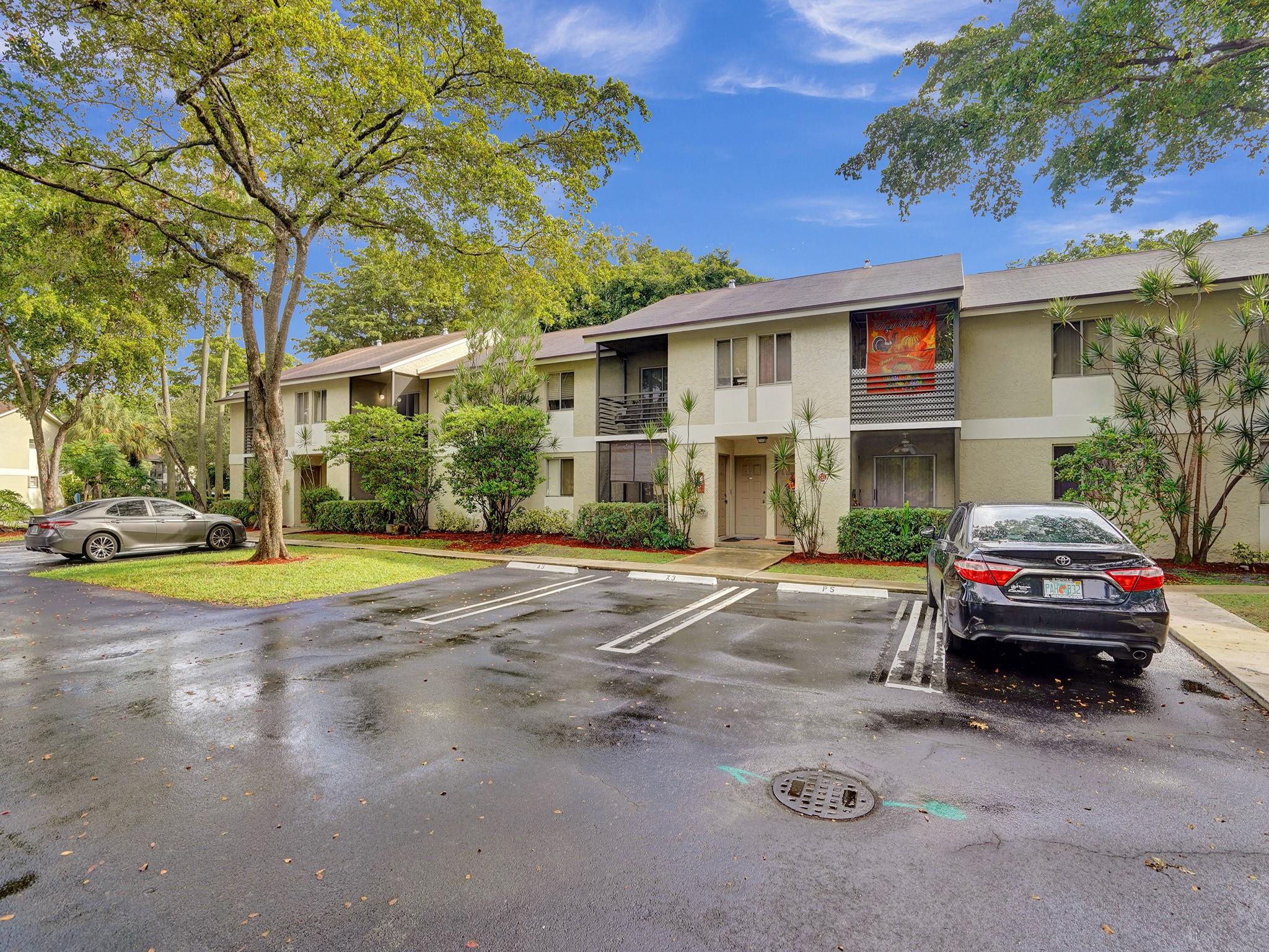 GARDENS NORTH 10 (THE) CO - Residential Lease