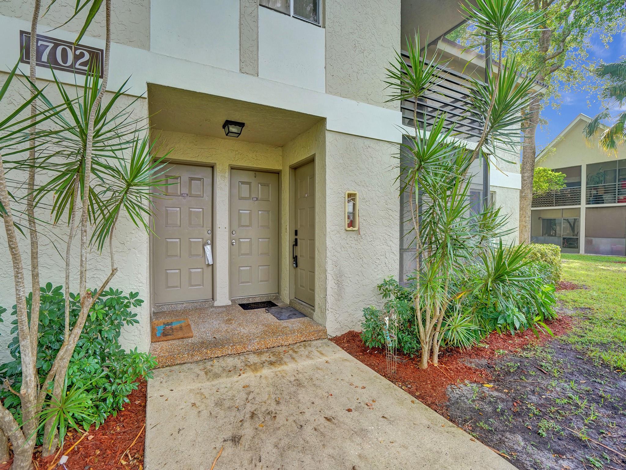 GARDENS NORTH 10 (THE) CO - Residential Lease