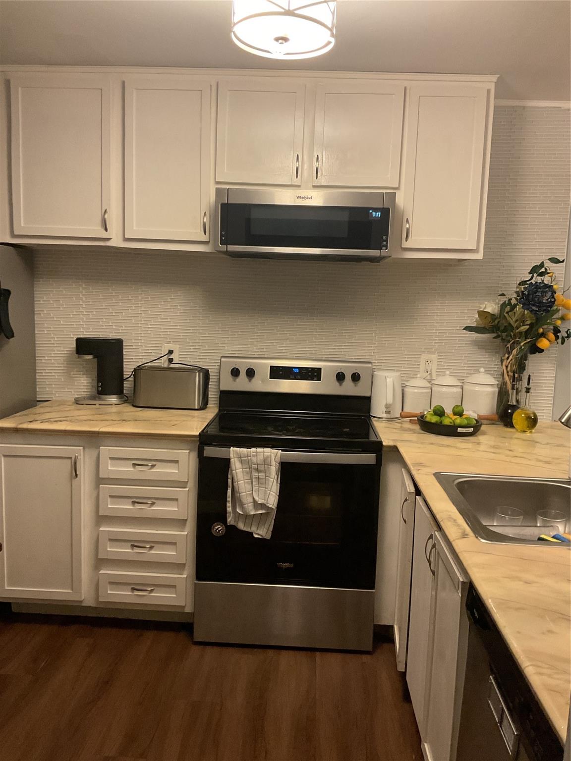 CASCADES OF LAUDERHILL - Residential Lease