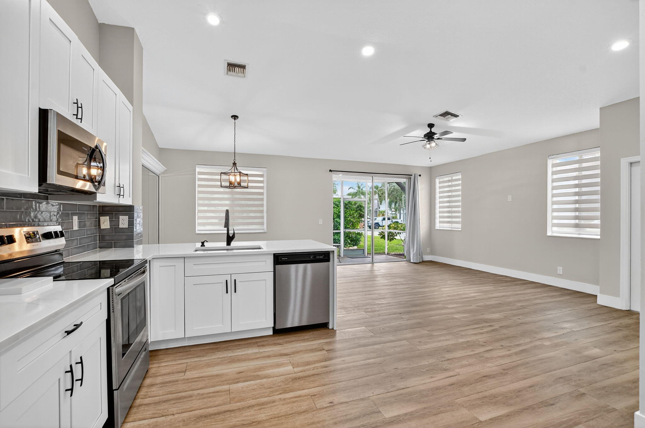 851 NW 42nd Place, Deerfield Beach, FL, 33064/$365,000 4 851 NW 42nd Place