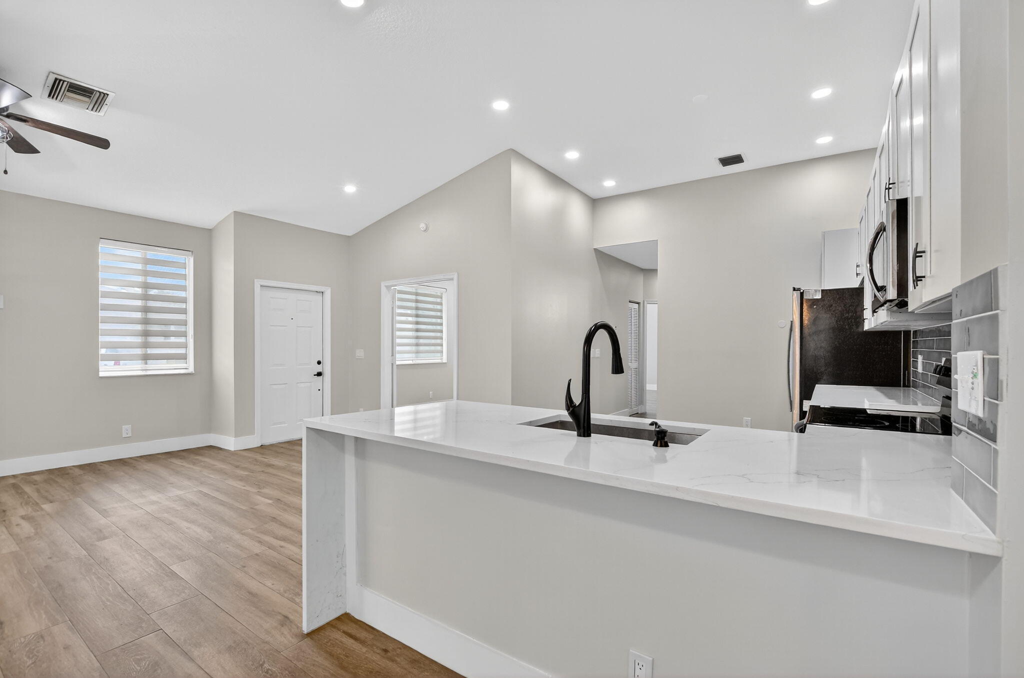 851 NW 42nd Place, Deerfield Beach, FL, 33064/$365,000 3 851 NW 42nd Place