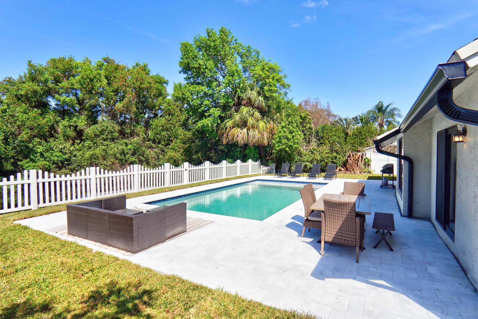 TROPIC PALMS 2 - Residential