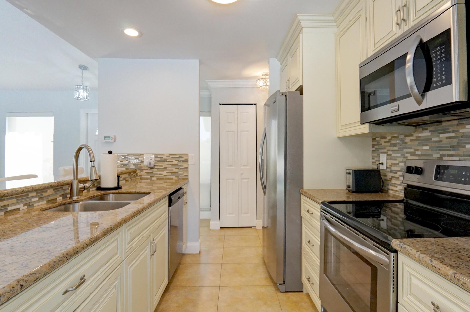 TROPIC PALMS 2 - Residential