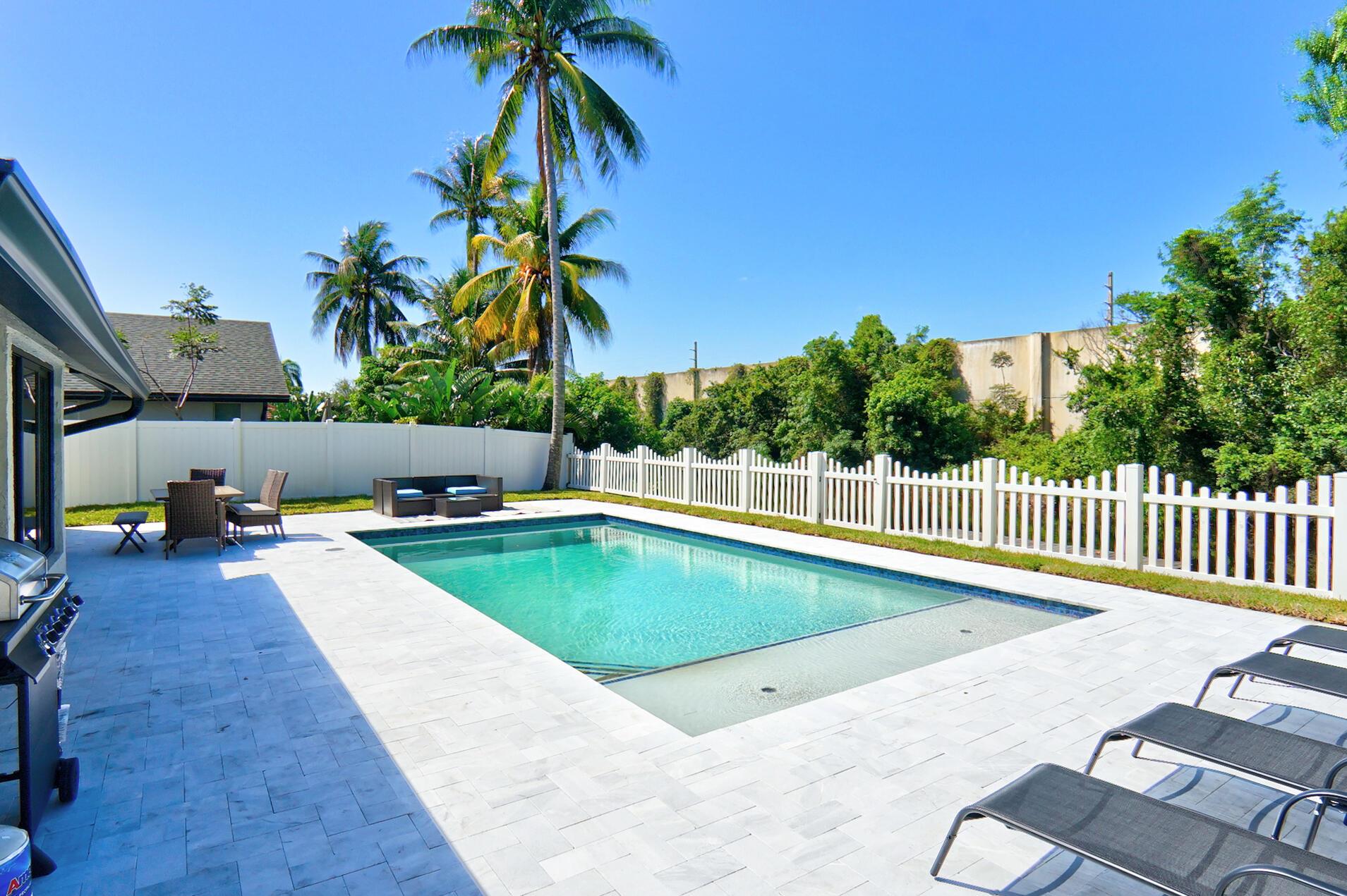 TROPIC PALMS 2 - Residential