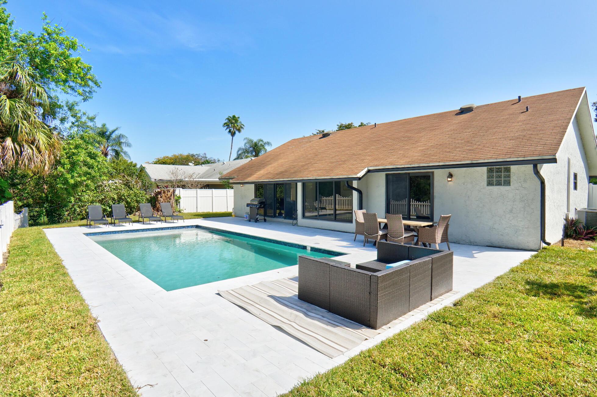 TROPIC PALMS 2 - Residential