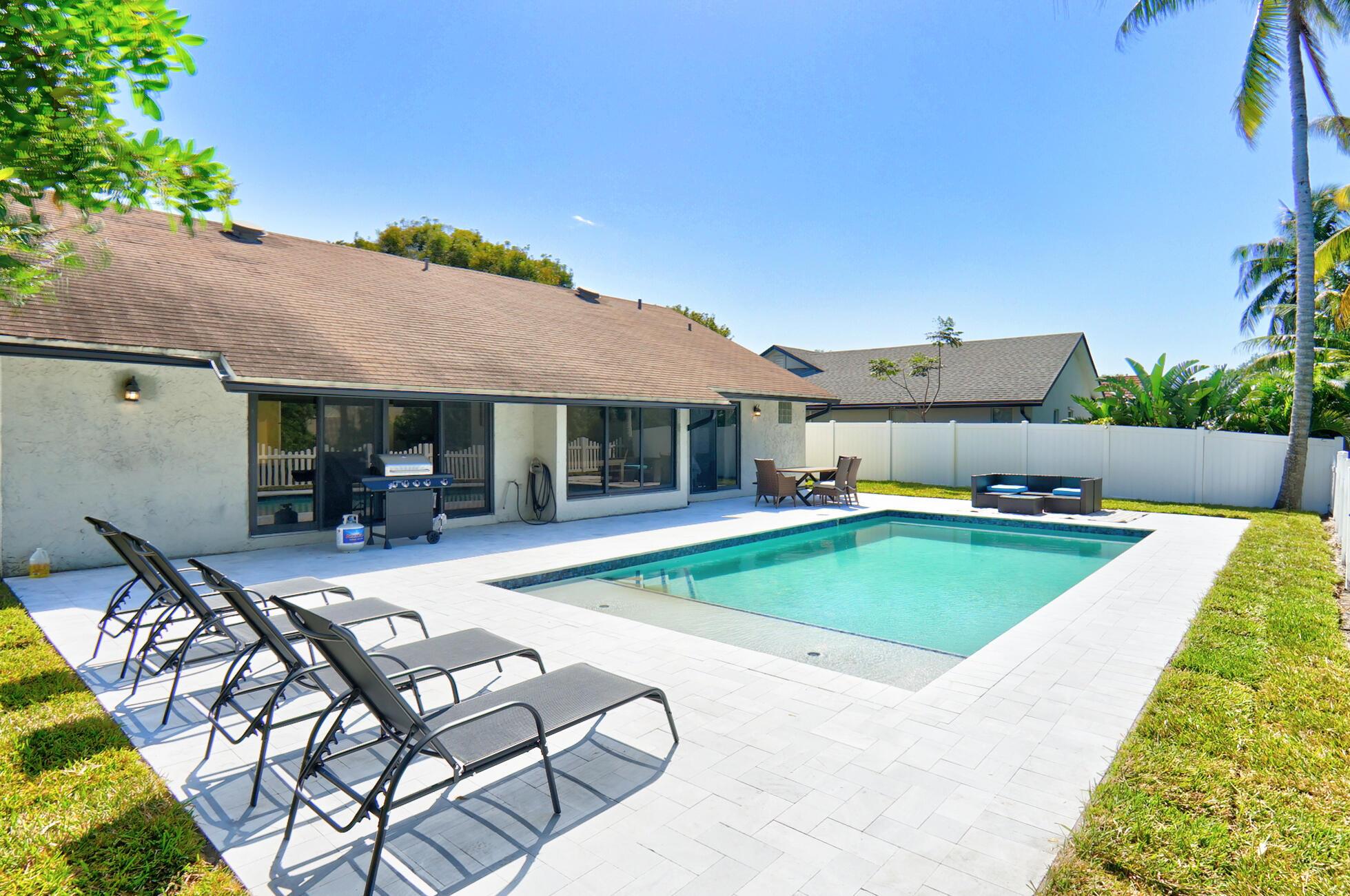 TROPIC PALMS 2 - Residential