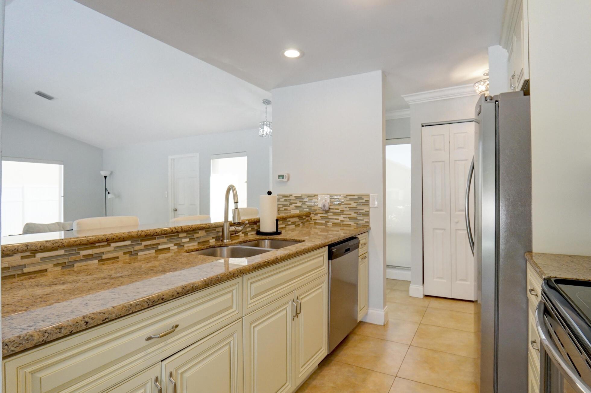 TROPIC PALMS 2 - Residential