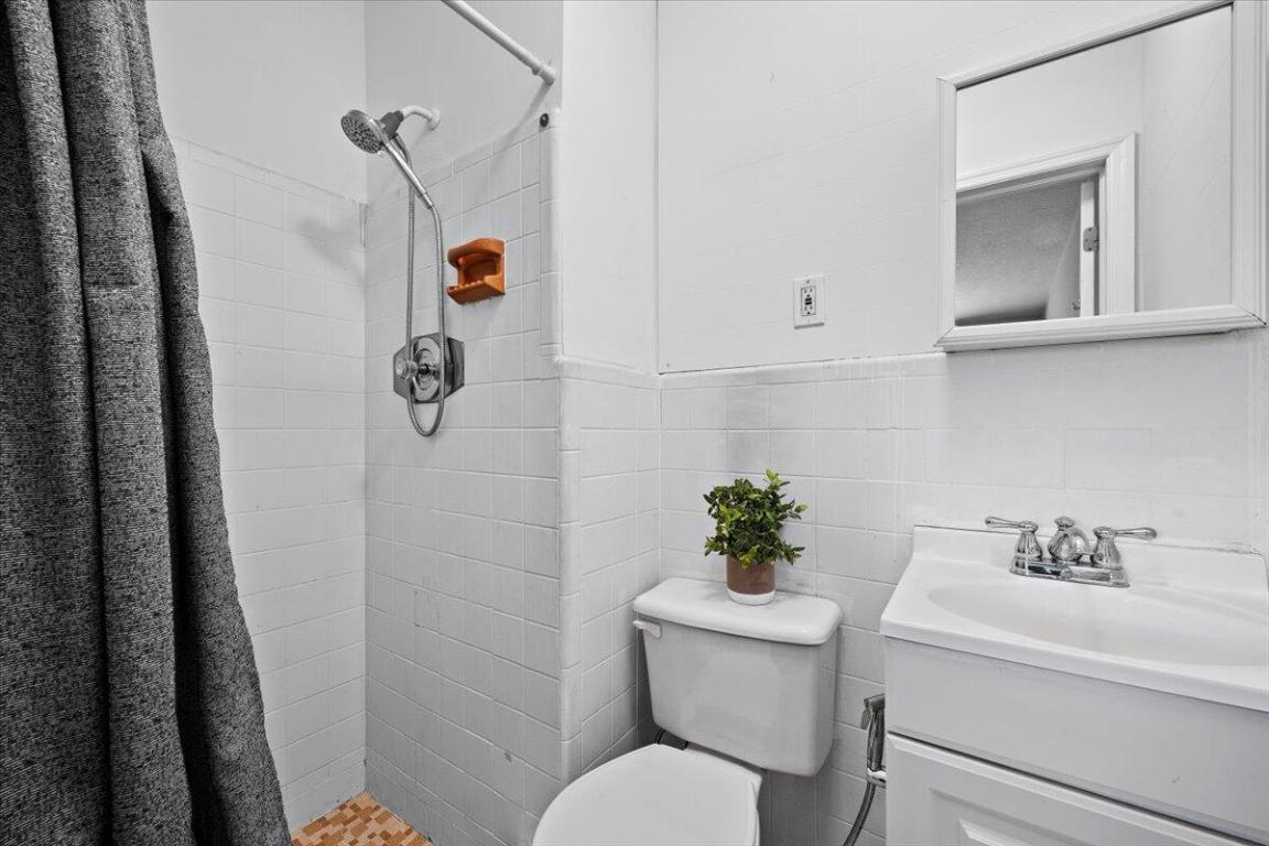 LAKE OSBORNE TERRACE - Residential