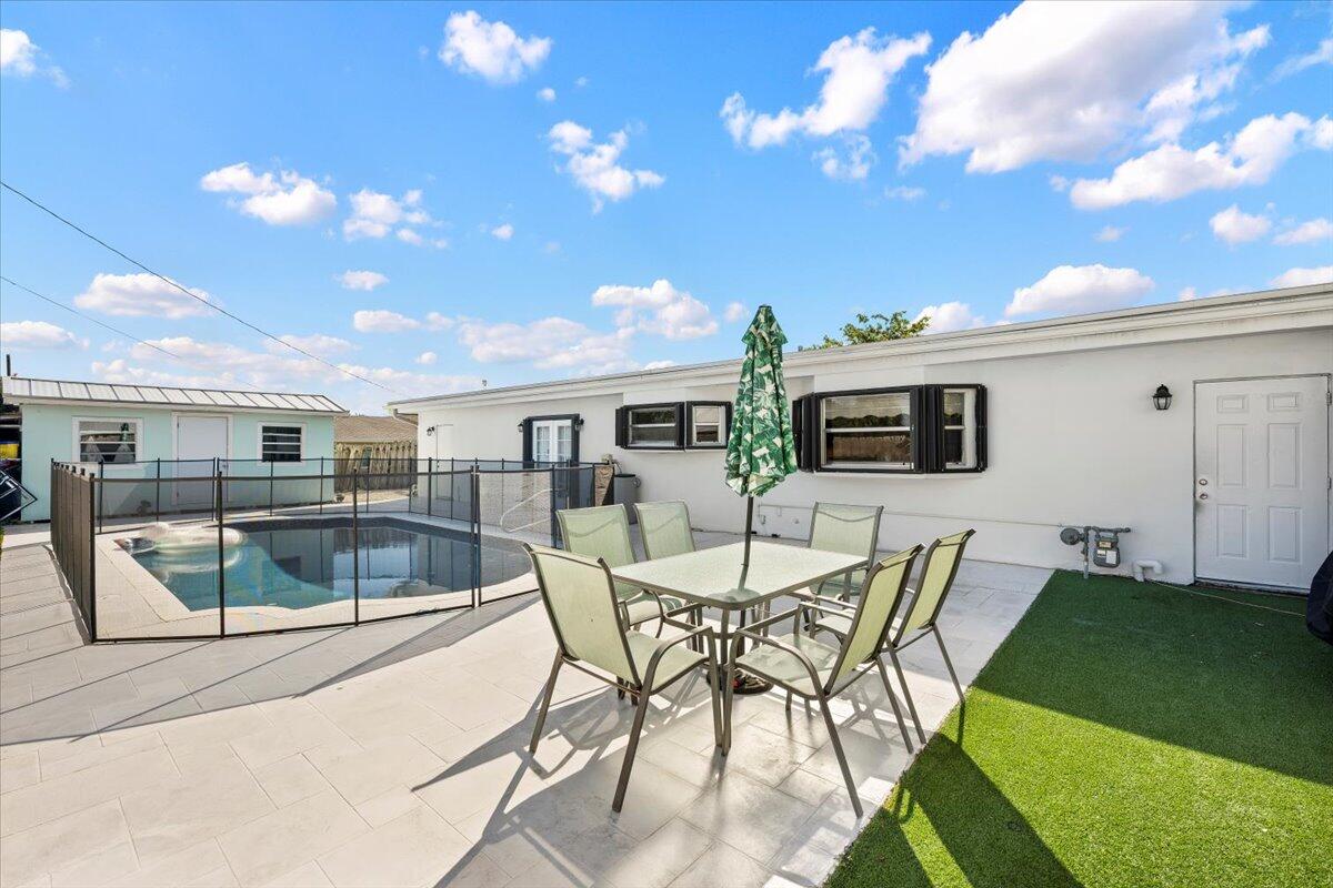 LAKE OSBORNE TERRACE - Residential