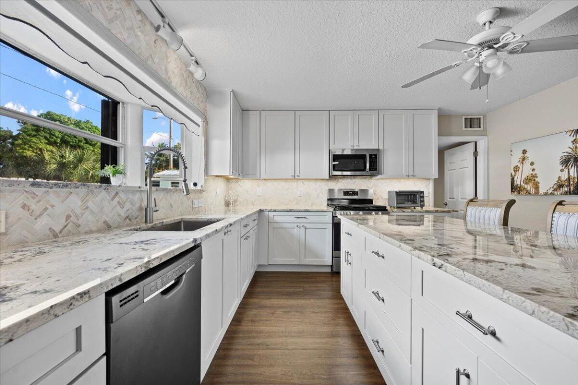 LAKE OSBORNE TERRACE - Residential