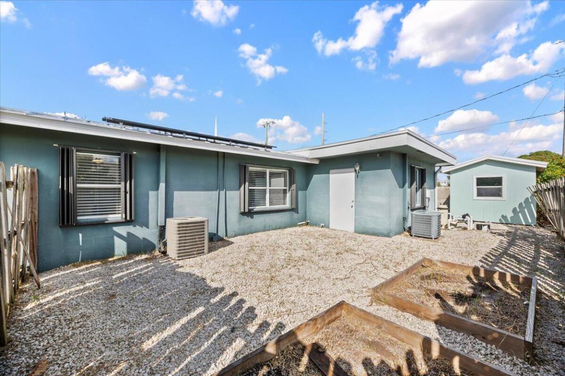 LAKE OSBORNE TERRACE - Residential