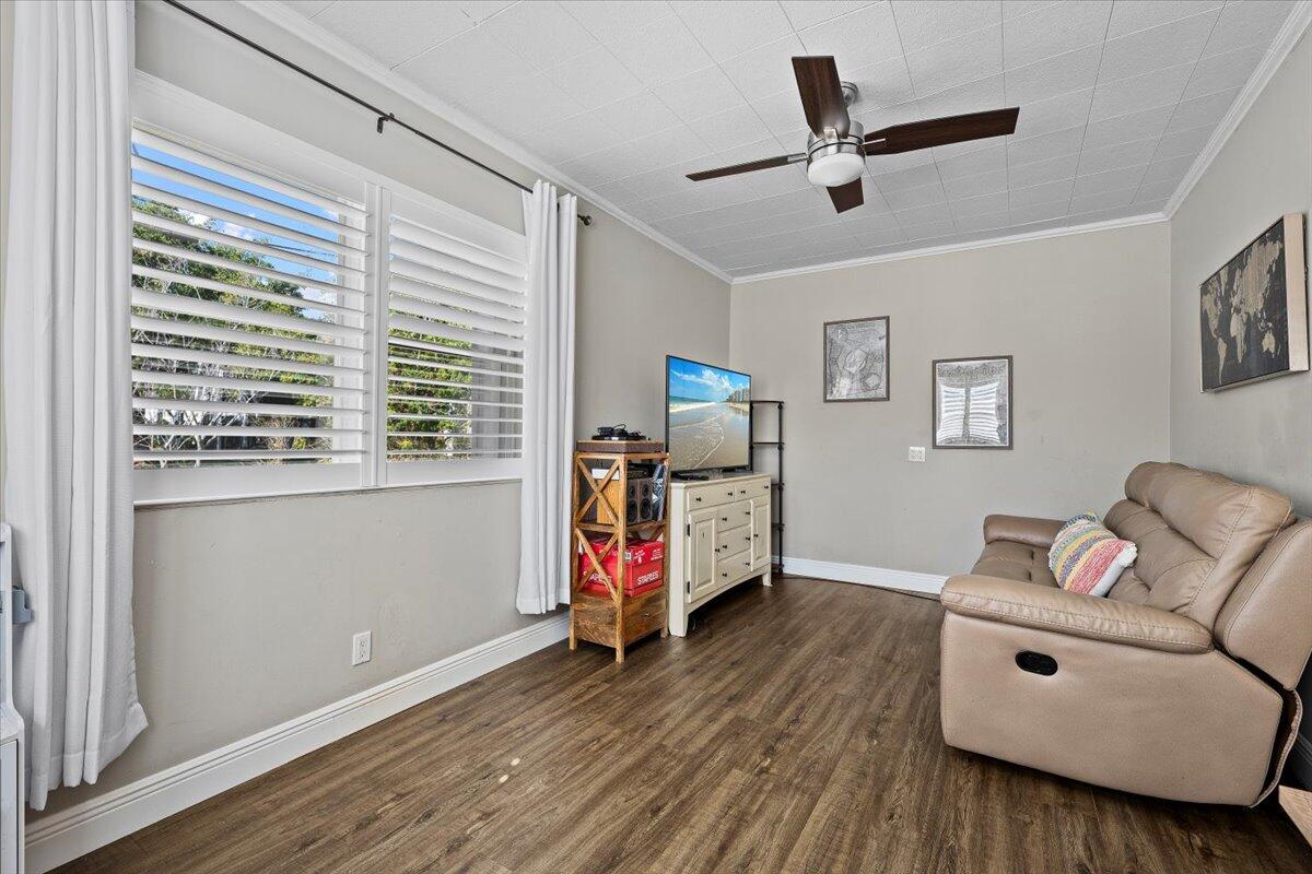 LAKE OSBORNE TERRACE - Residential