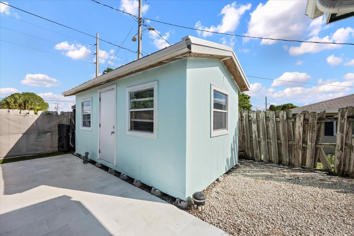 LAKE OSBORNE TERRACE - Residential