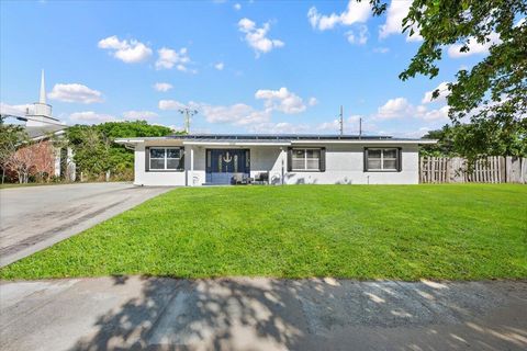 2032 6th Court S Lake Worth Beach FL 33461